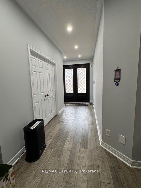 Photo 2 of 17 Belleville Drive, Brampton, Vales of Castlemore North — HOMEH