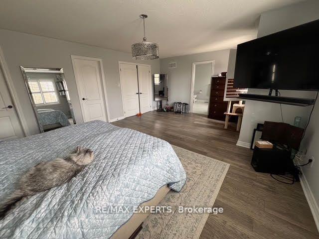 Photo 5 of 17 Belleville Drive, Brampton, Vales of Castlemore North — HOMEH