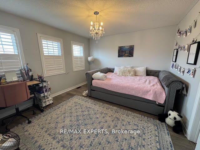 Photo 11 of 17 Belleville Drive, Brampton, Vales of Castlemore North — HOMEH