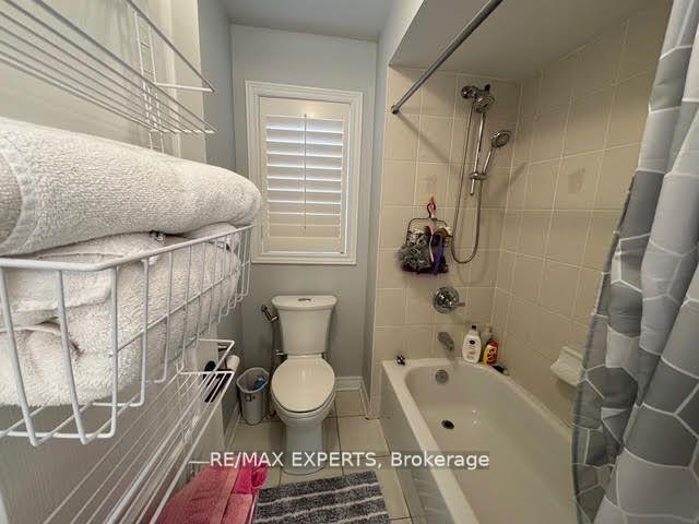 Photo 20 of 17 Belleville Drive, Brampton, Vales of Castlemore North — HOMEH