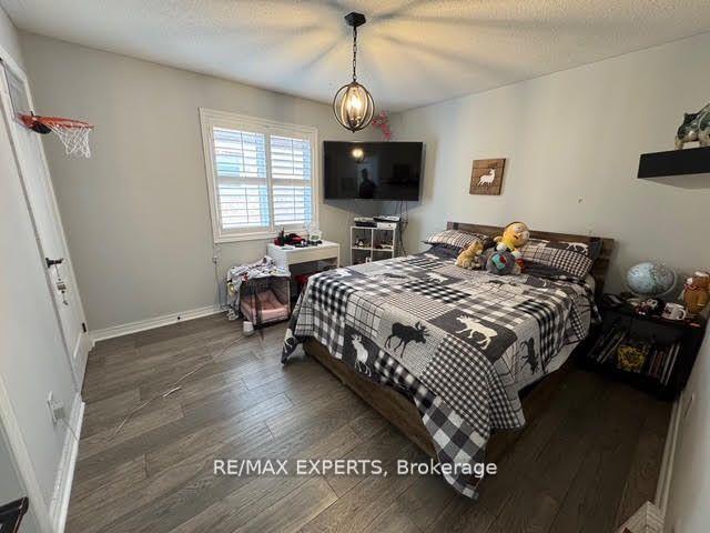 Photo 12 of 17 Belleville Drive, Brampton, Vales of Castlemore North — HOMEH