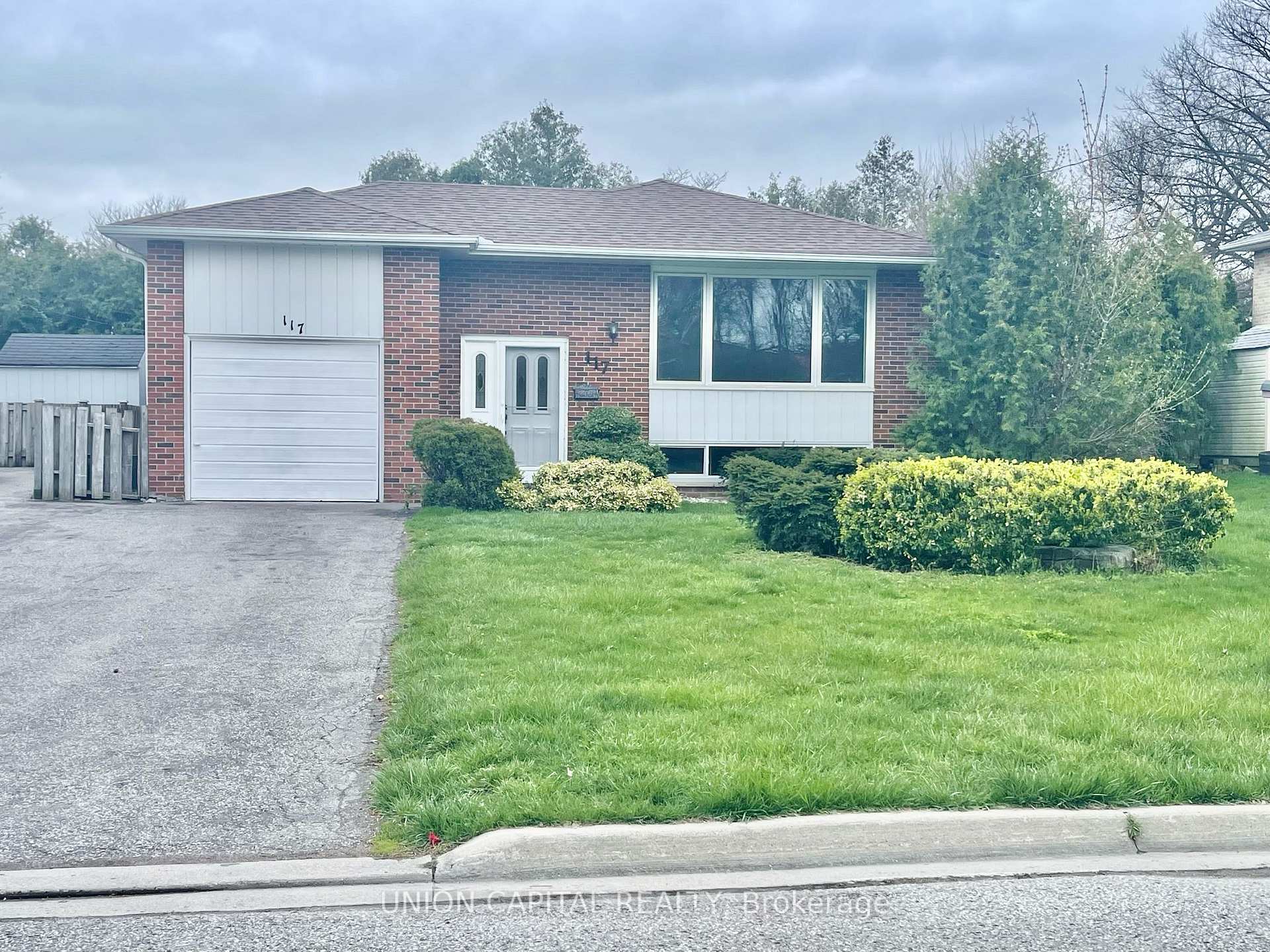 Front of Unit Upper, 117 Sherwood Forest Drive