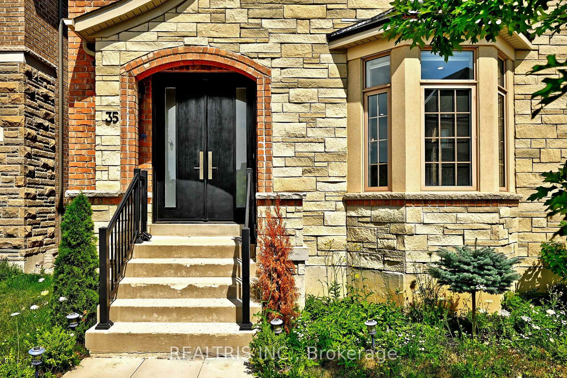 Photo 4 of 35 Gordon Landon Drive, Markham, Cornell — HOMEH