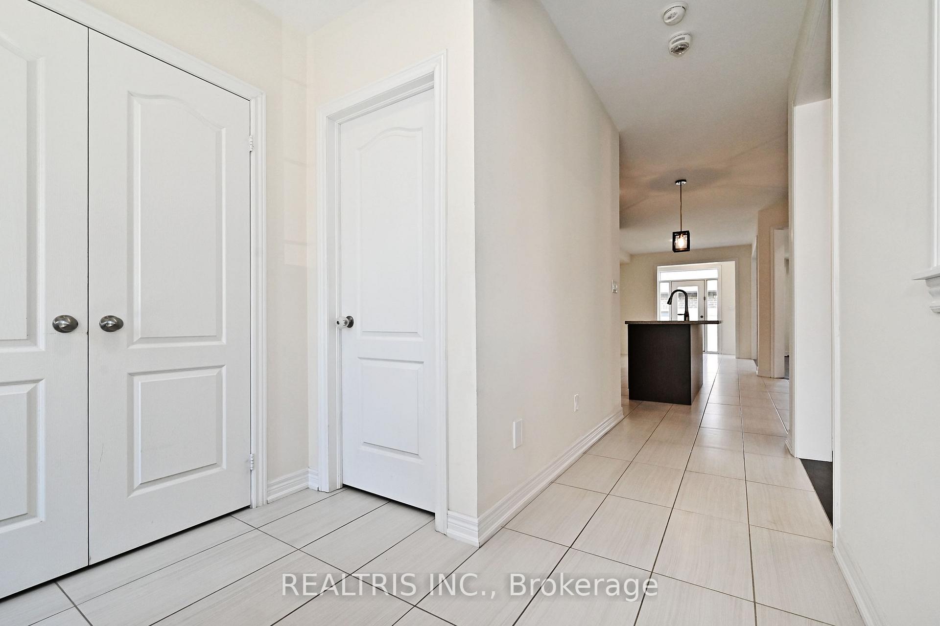 Photo 3 of 35 Gordon Landon Drive, Markham, Cornell — HOMEH