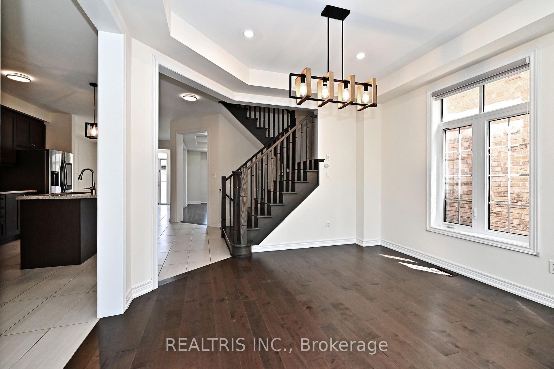 Photo 7 of 35 Gordon Landon Drive, Markham, Cornell — HOMEH