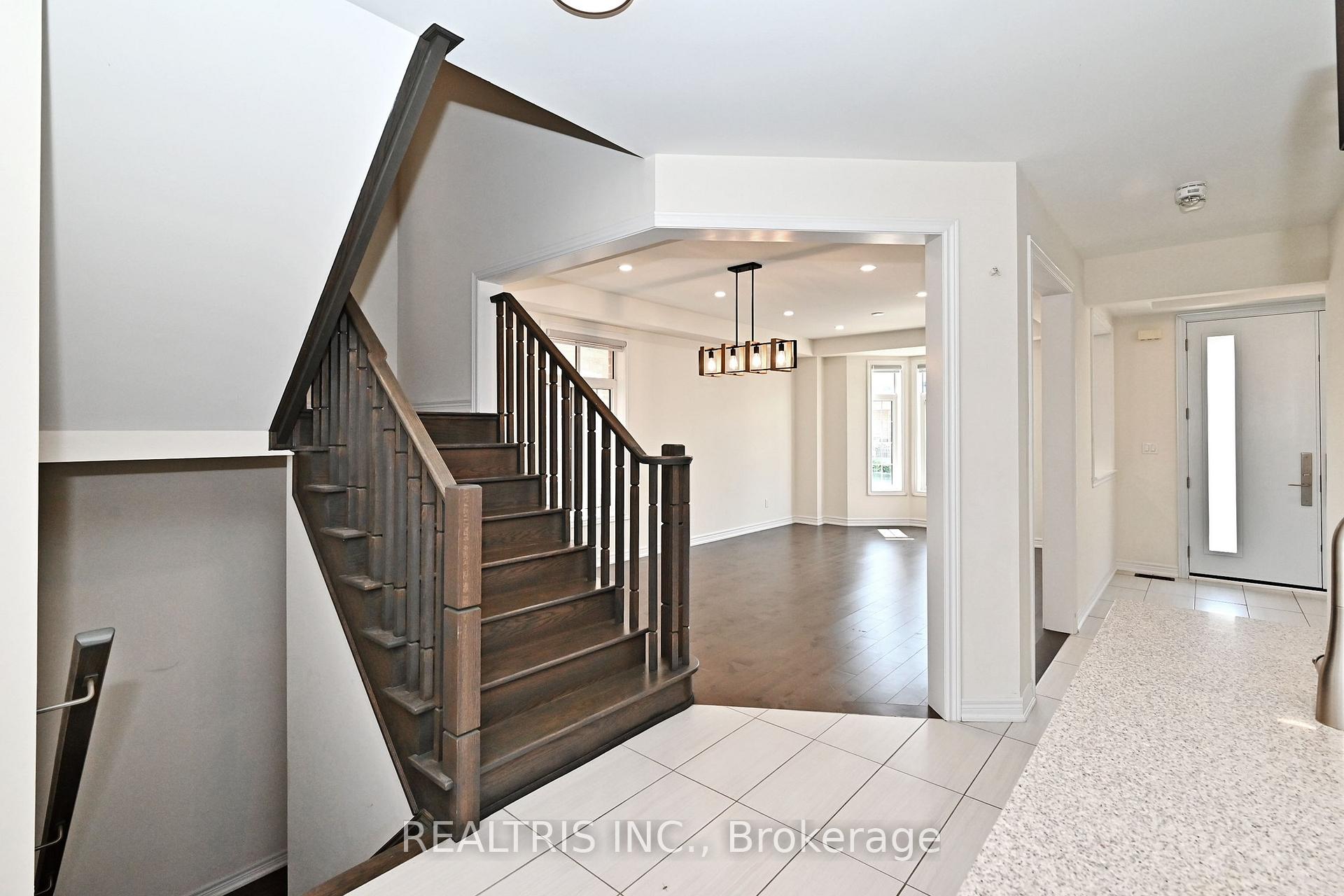 Photo 12 of 35 Gordon Landon Drive, Markham, Cornell — HOMEH