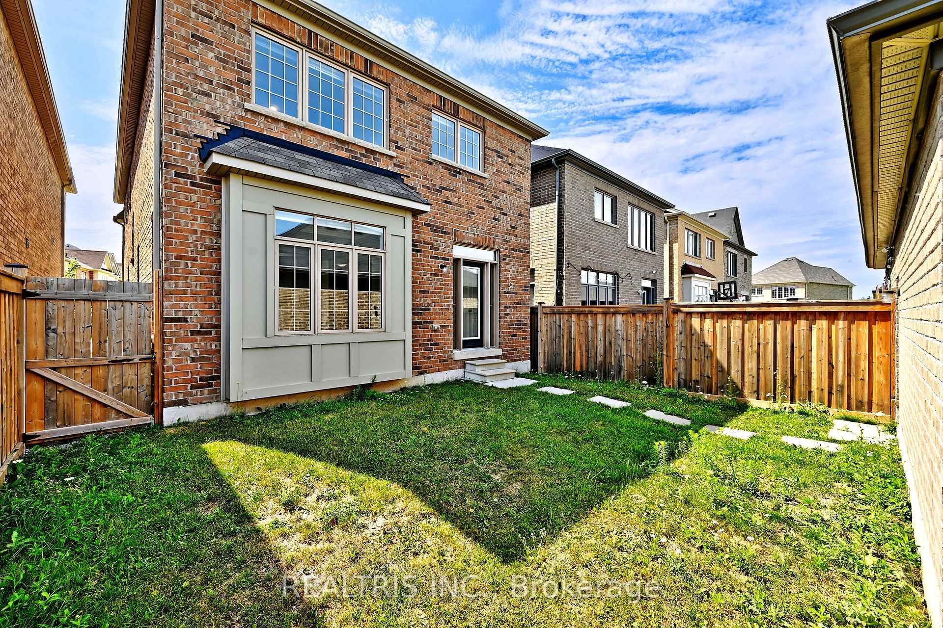 Photo 27 of 35 Gordon Landon Drive, Markham, Cornell — HOMEH