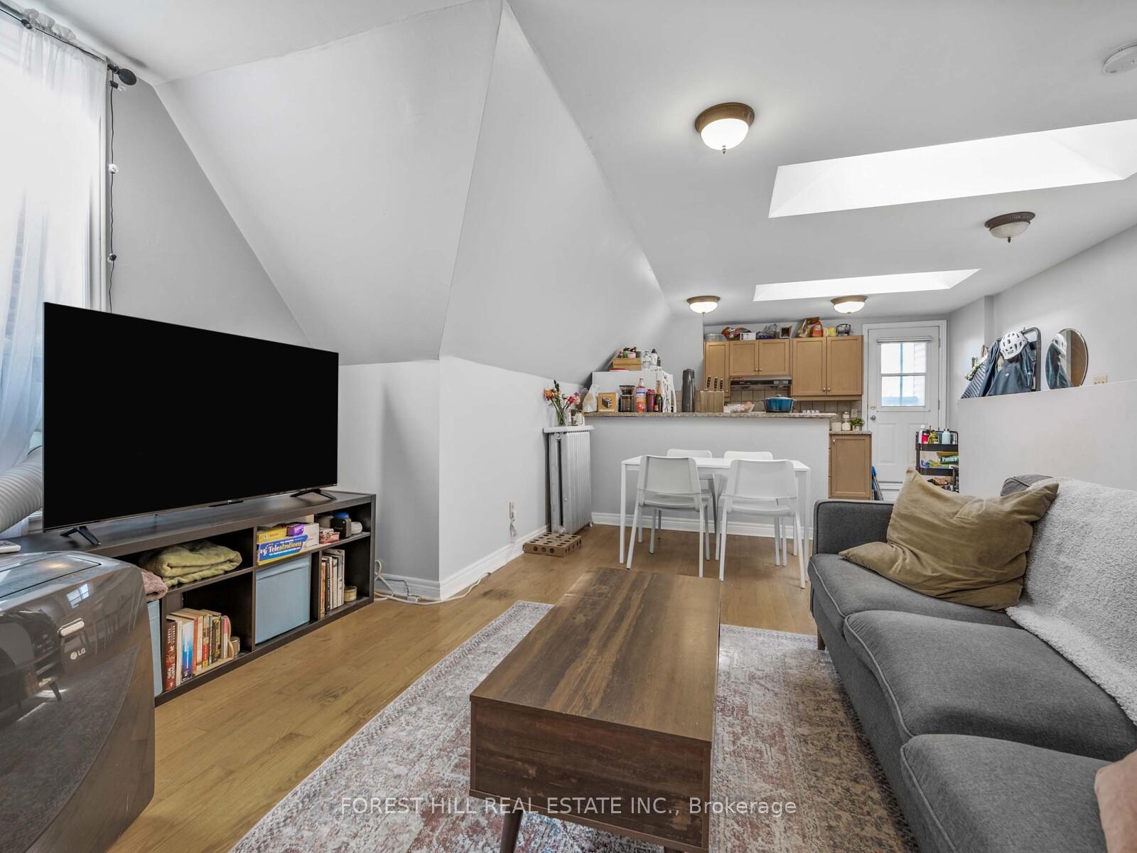 Photo 2 of Unit 3, 654 Euclid Avenue, Toronto, Palmerston-Little Italy — HOMEH