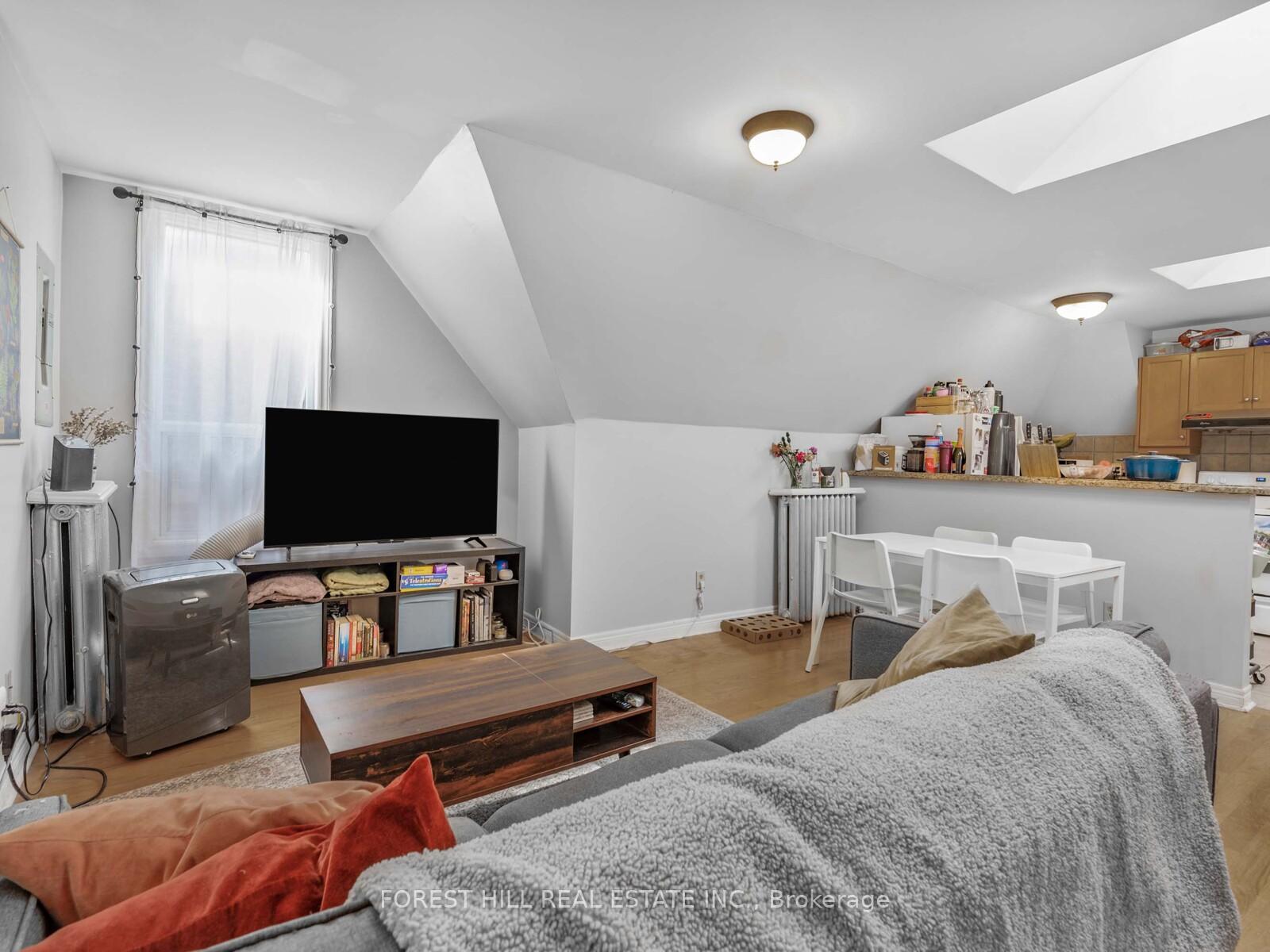 Photo 7 of Unit 3, 654 Euclid Avenue, Toronto, Palmerston-Little Italy — HOMEH
