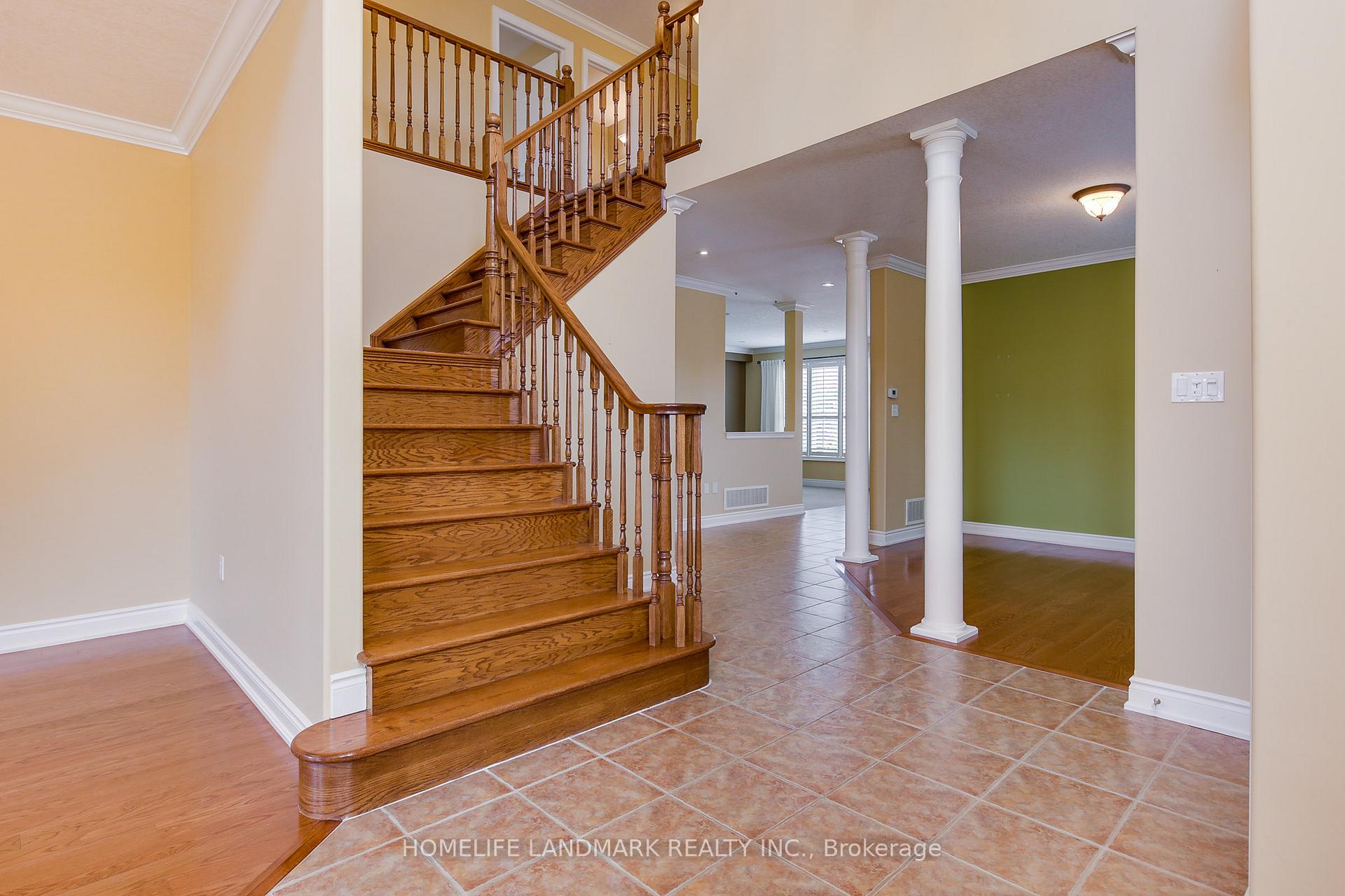 Photo 24 of 55 Prince William Way, Barrie, Innis-Shore — HOMEH