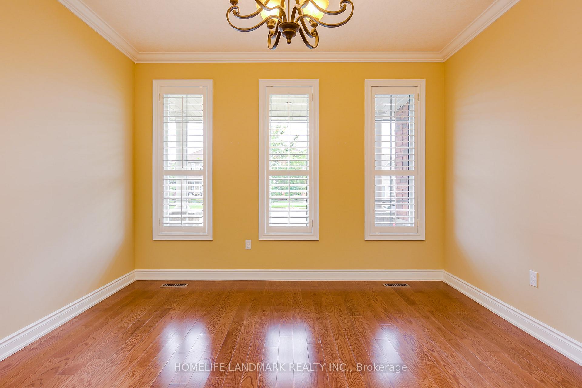 Photo 2 of 55 Prince William Way, Barrie, Innis-Shore — HOMEH