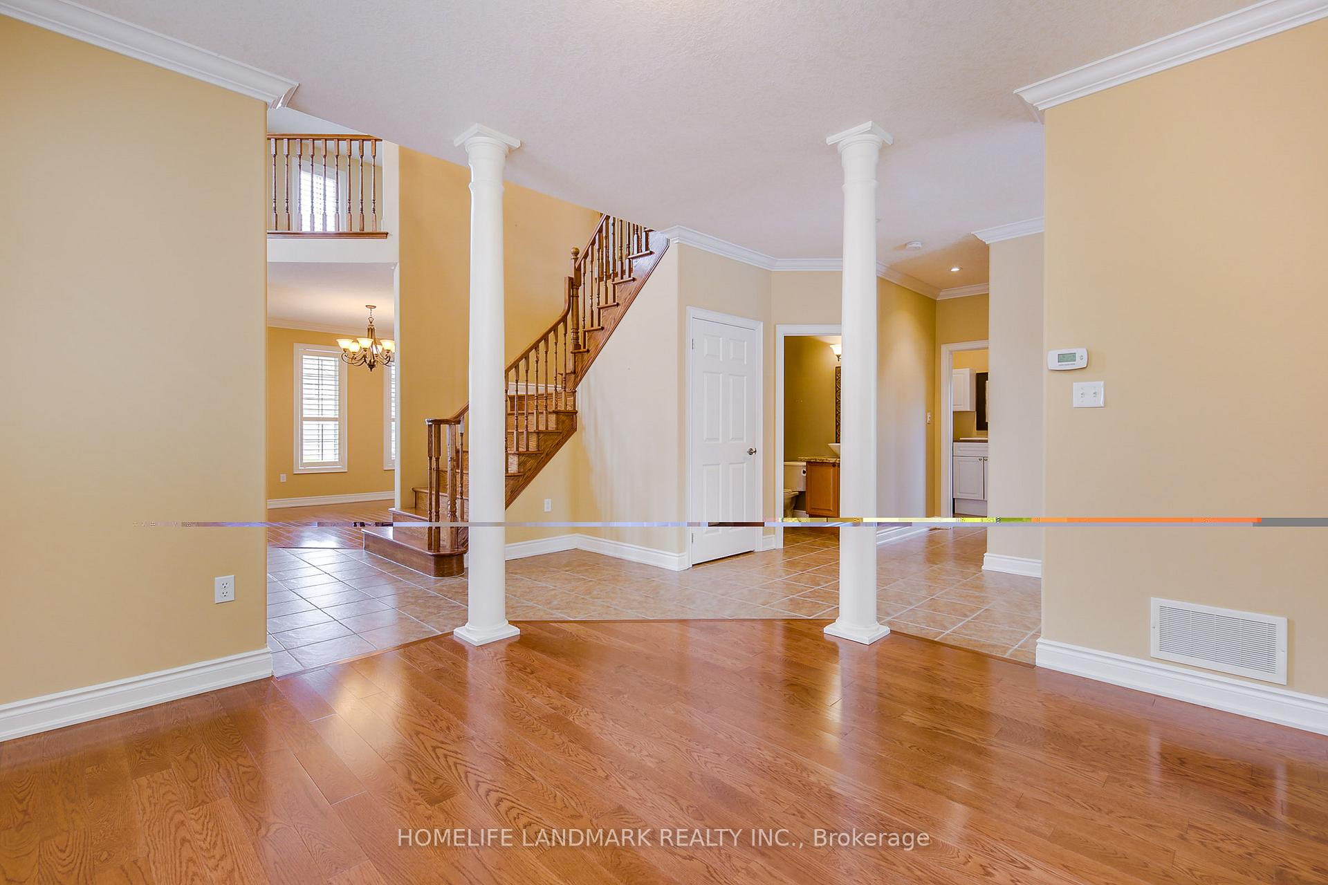 Photo 4 of 55 Prince William Way, Barrie, Innis-Shore — HOMEH