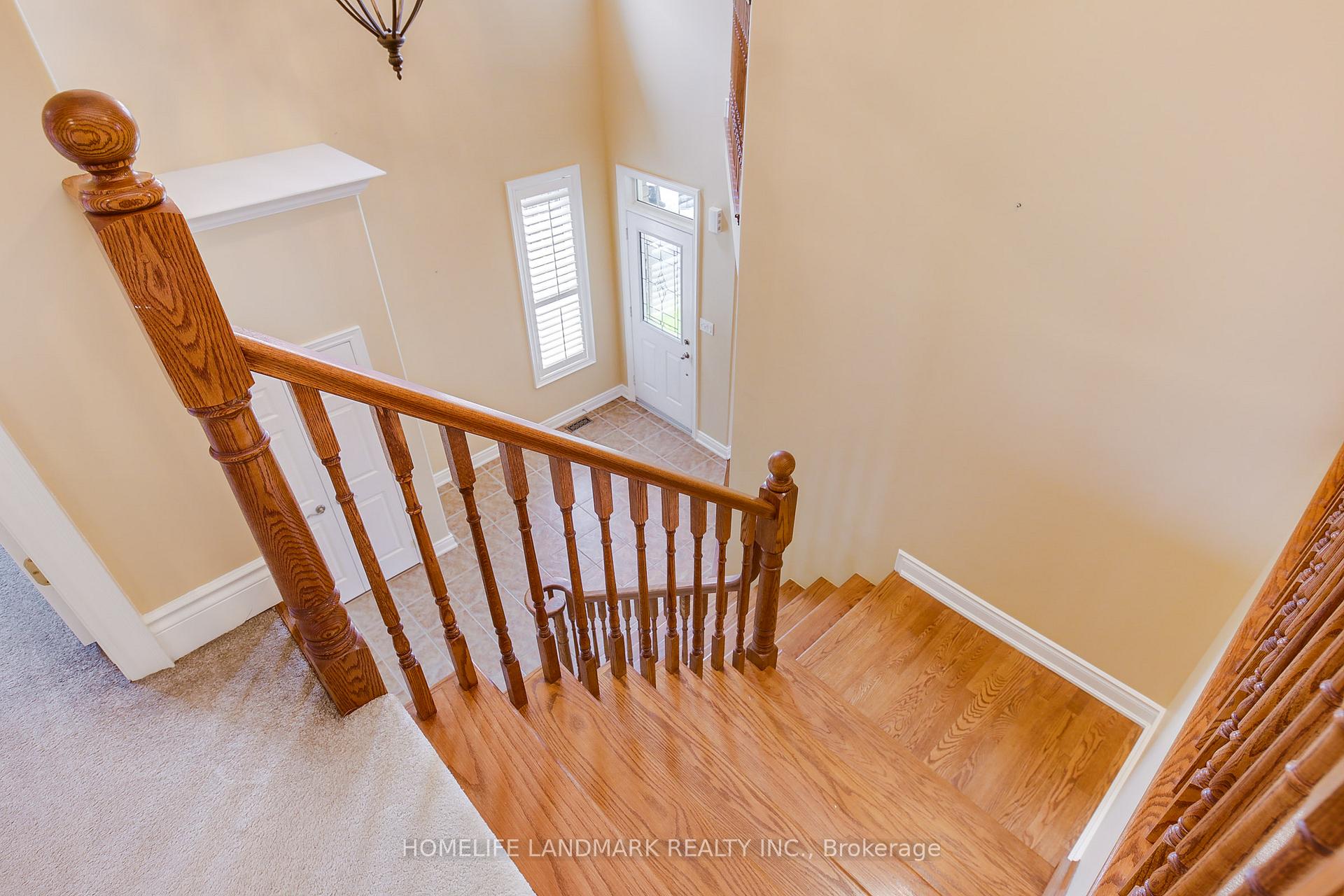 Photo 5 of 55 Prince William Way, Barrie, Innis-Shore — HOMEH