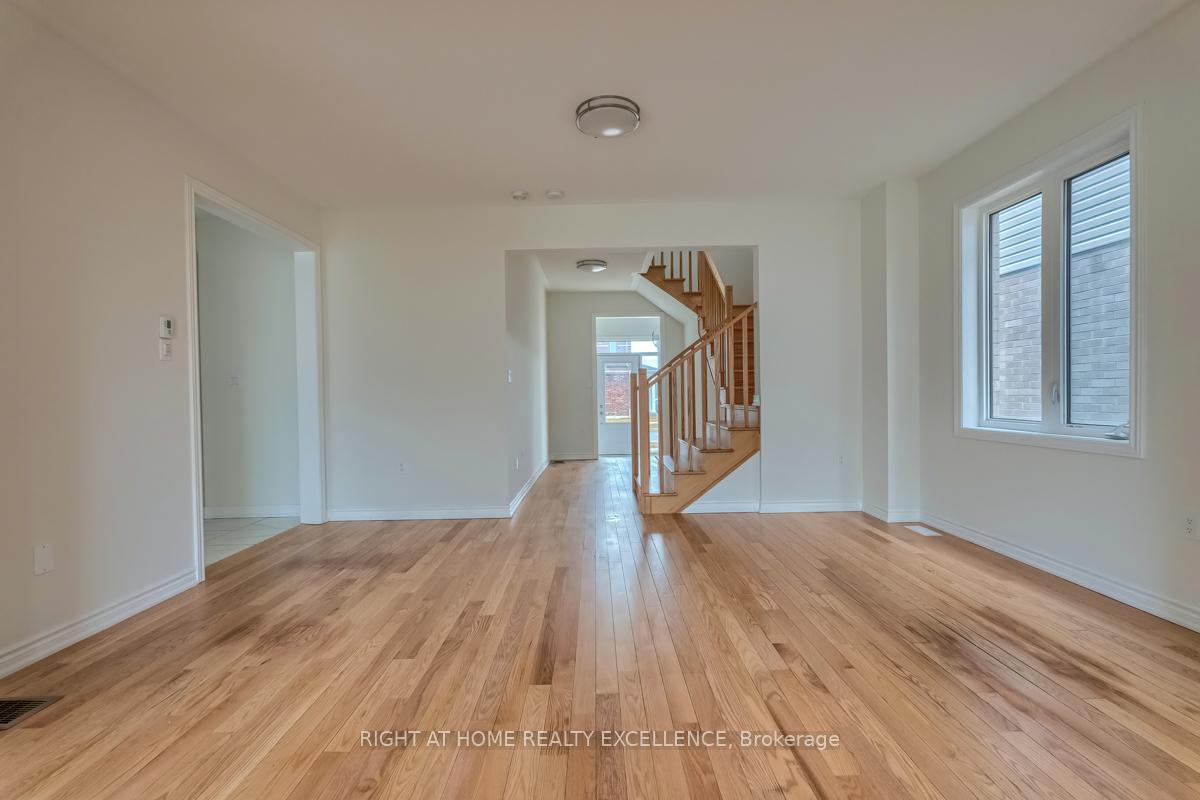 Photo 12 of 73 Nottingham Road E, Barrie, Innis-Shore — HOMEH