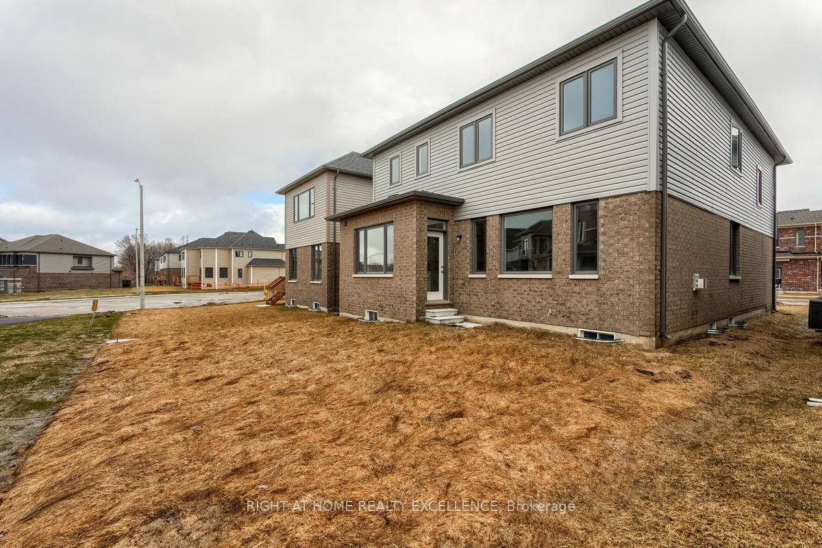 Photo 50 of 73 Nottingham Road E, Barrie, Innis-Shore — HOMEH