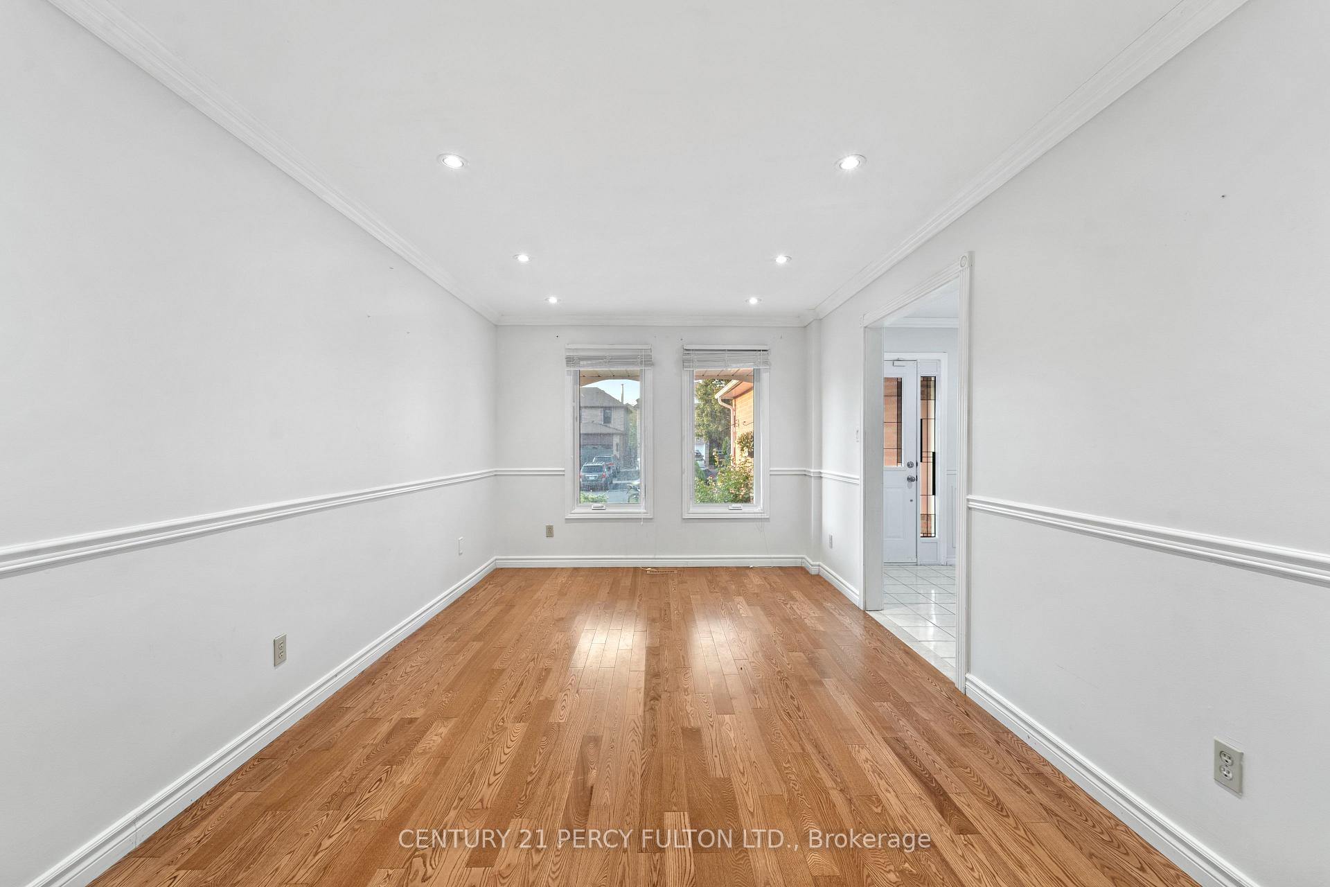 Photo 4 of 31 Chapman Drive, Ajax, Central — HOMEH