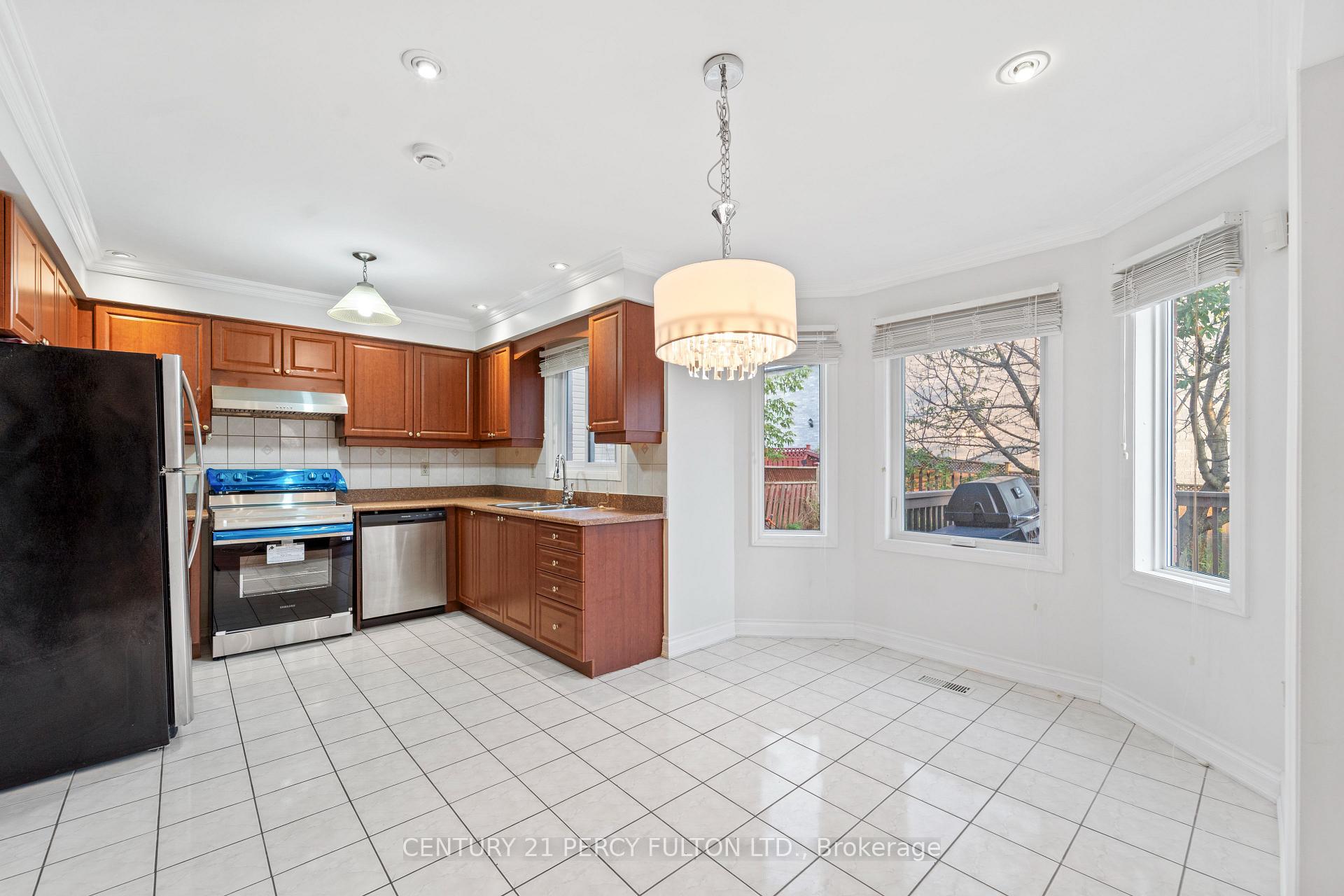 Photo 18 of 31 Chapman Drive, Ajax, Central — HOMEH