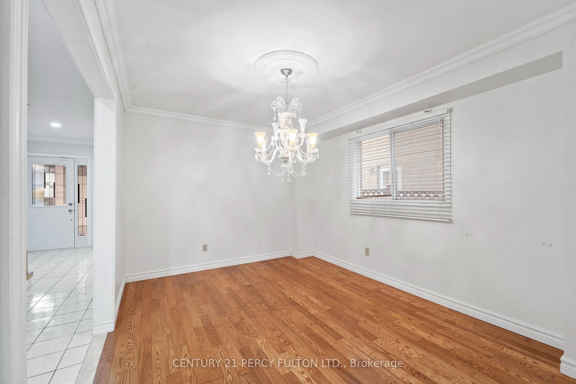 Photo 8 of 31 Chapman Drive, Ajax, Central — HOMEH