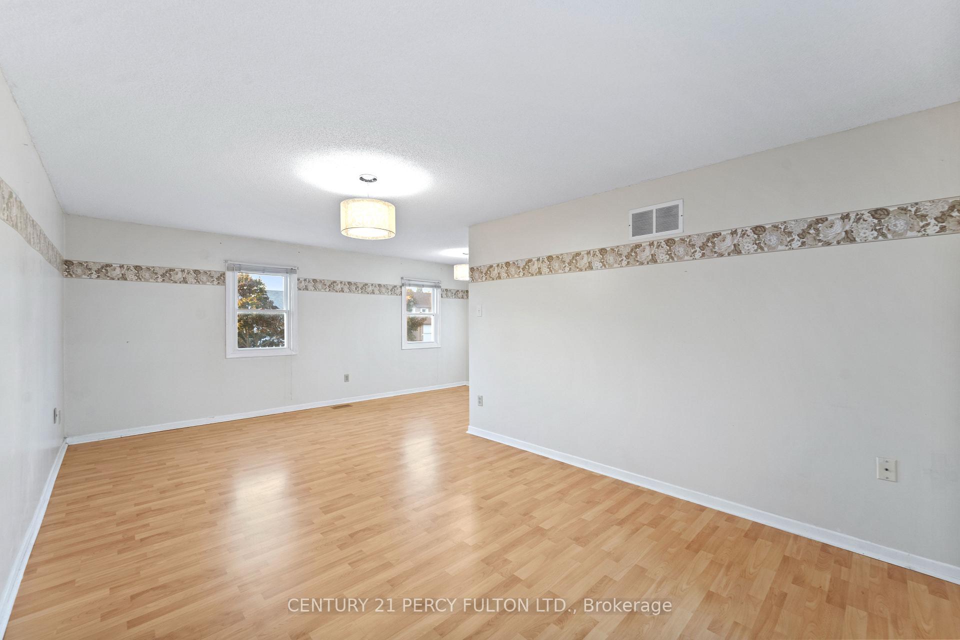 Photo 10 of 31 Chapman Drive, Ajax, Central — HOMEH