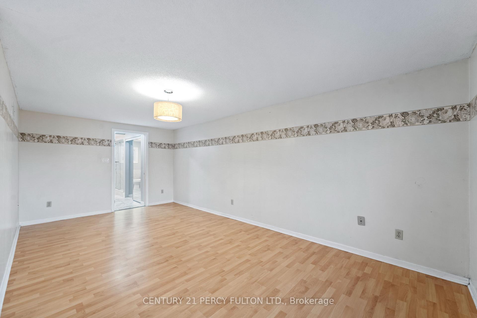 Photo 13 of 31 Chapman Drive, Ajax, Central — HOMEH