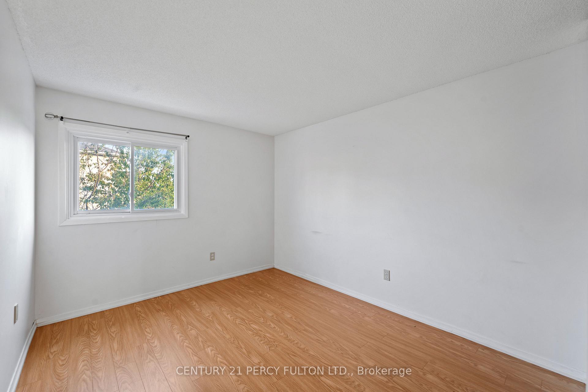 Photo 16 of 31 Chapman Drive, Ajax, Central — HOMEH