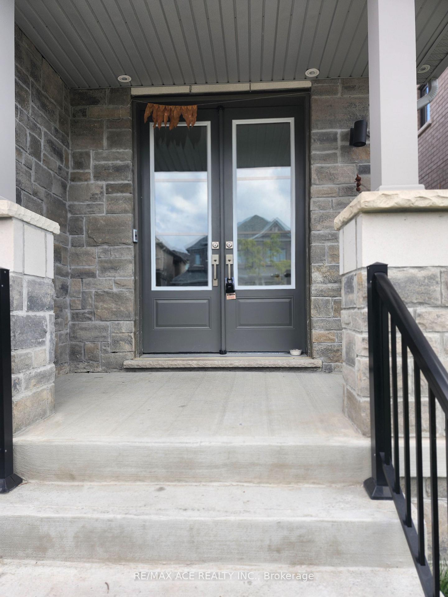 Photo 8 of Unit Main, 7 Northrop Avenue, Clarington, Newcastle — HOMEH