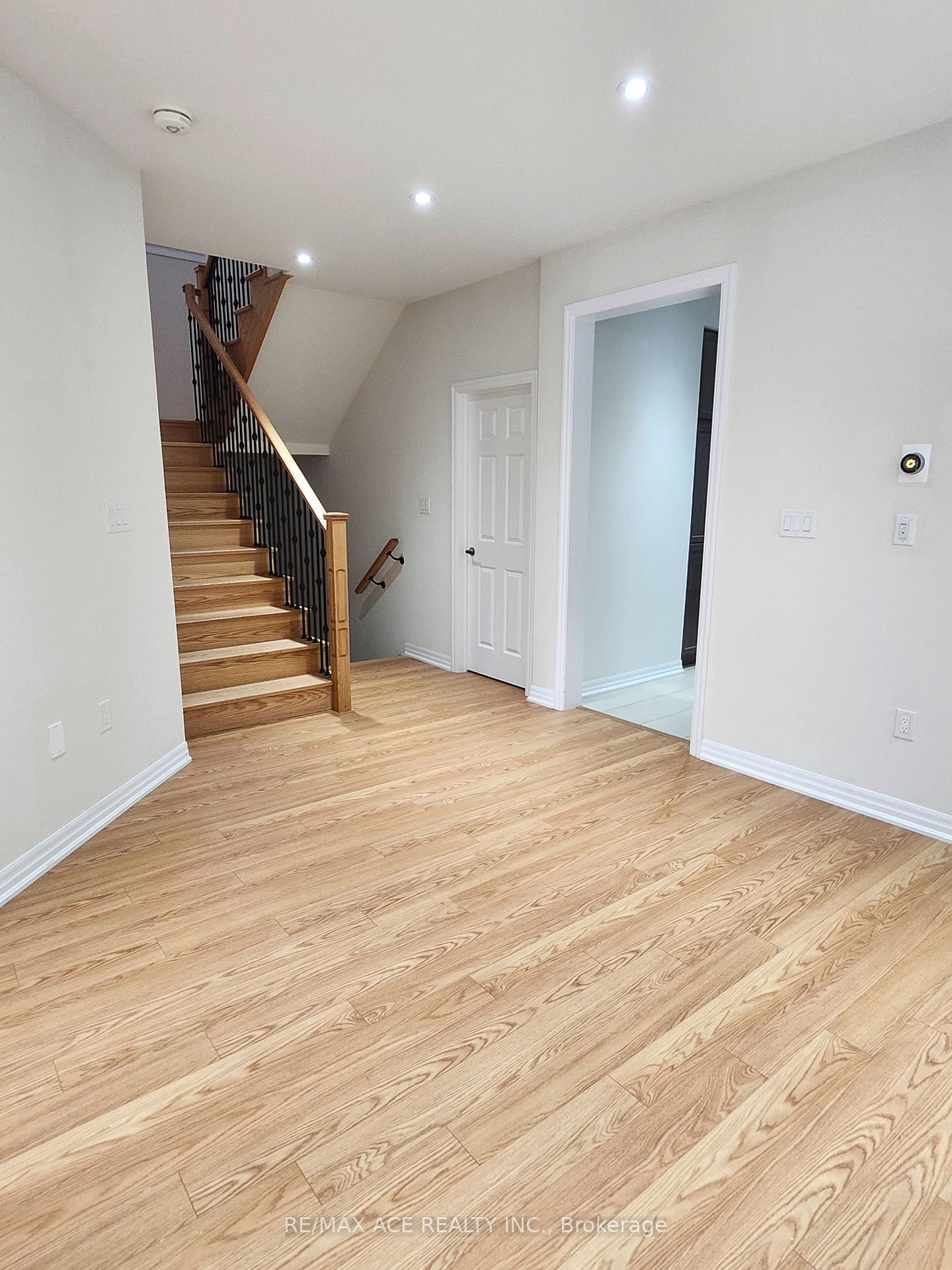Photo 5 of Unit Main, 7 Northrop Avenue, Clarington, Newcastle — HOMEH