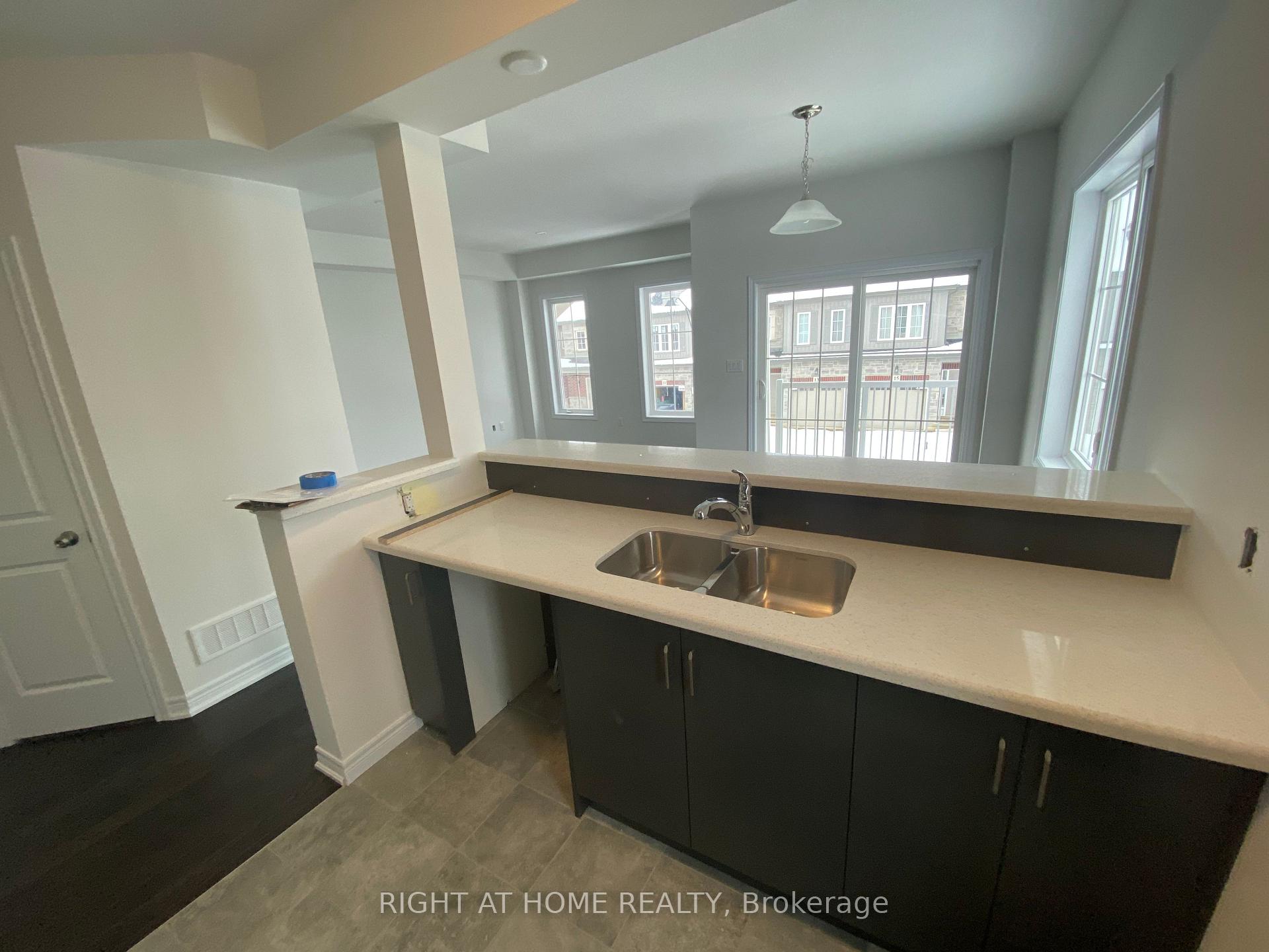 Photo 8 of 14 Garlent Avenue, Hamilton, Ancaster — HOMEH