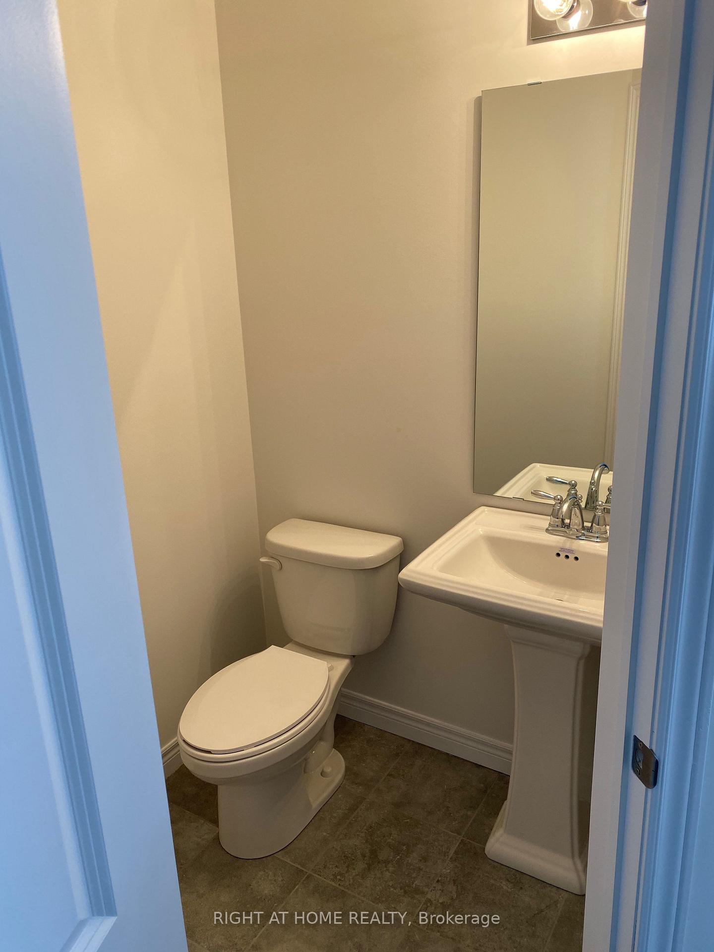 Photo 4 of 14 Garlent Avenue, Hamilton, Ancaster — HOMEH