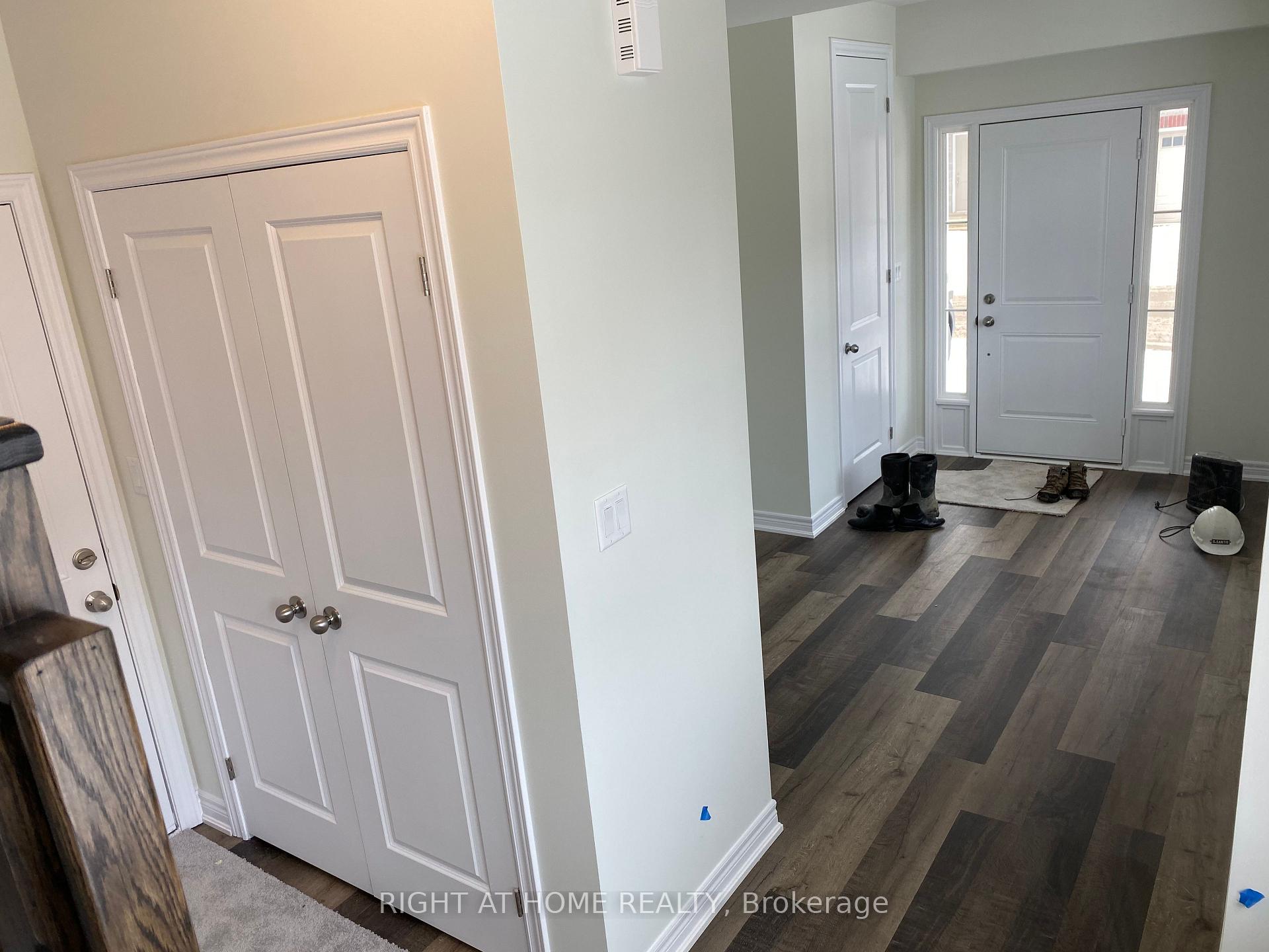 Photo 12 of 14 Garlent Avenue, Hamilton, Ancaster — HOMEH