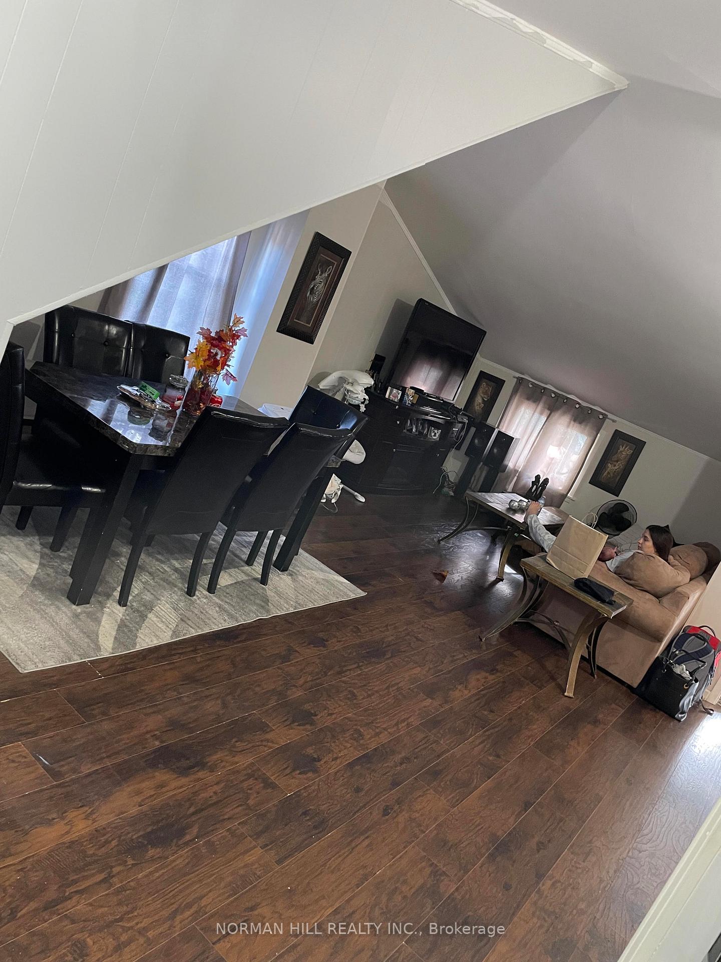 Photo 12 of Unit A, 16 Centre Street, New Tecumseth, Beeton — HOMEH