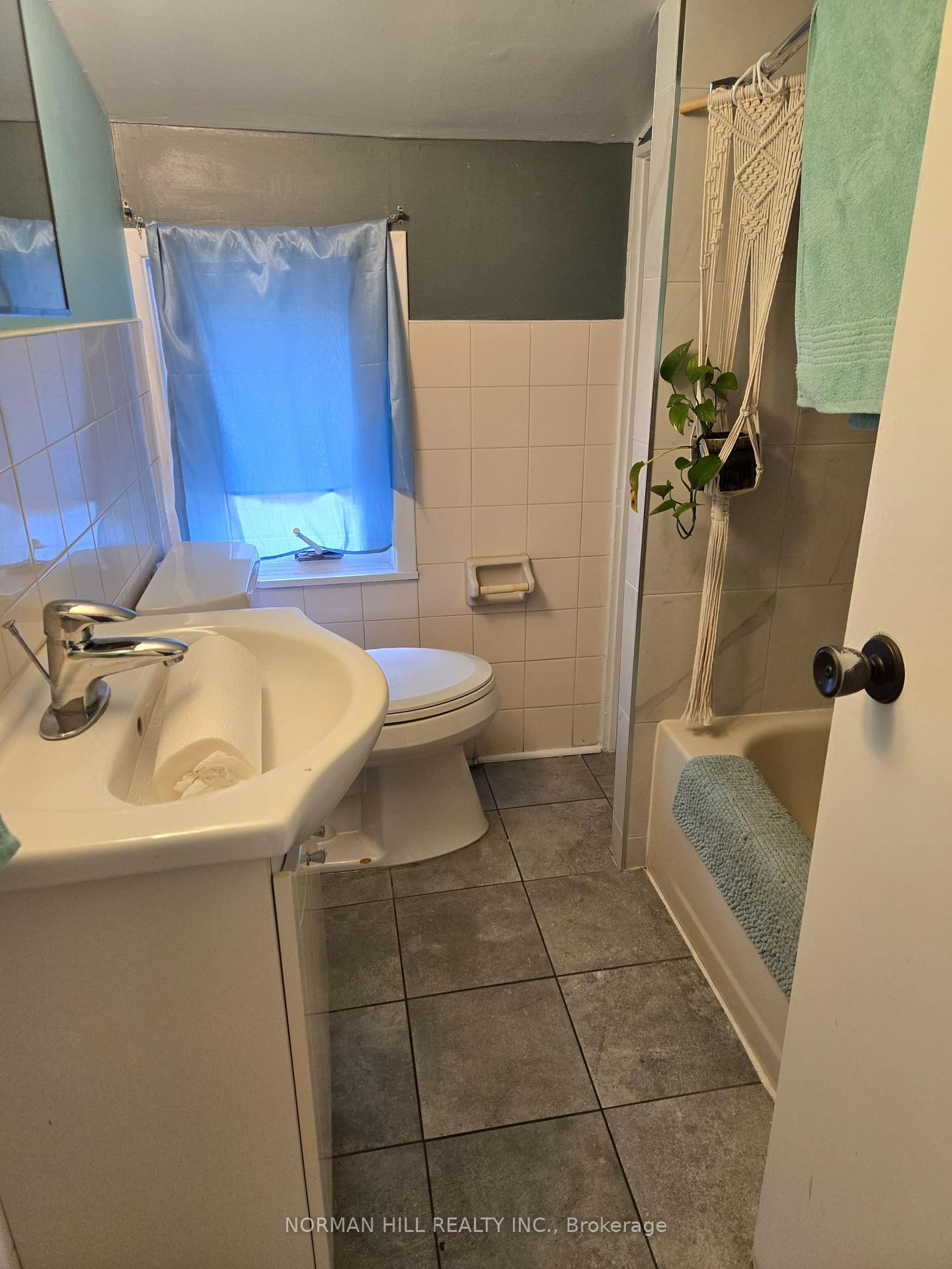Photo 17 of Unit A, 16 Centre Street, New Tecumseth, Beeton — HOMEH
