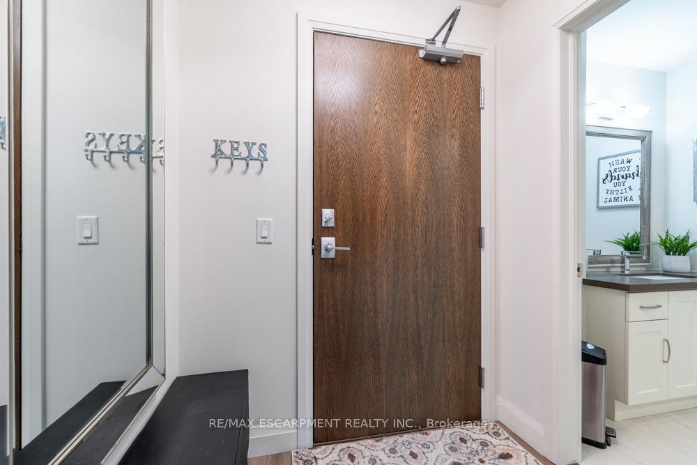 Photo 4 of Unit 305, 30 Hamilton Street, Hamilton, Waterdown — HOMEH