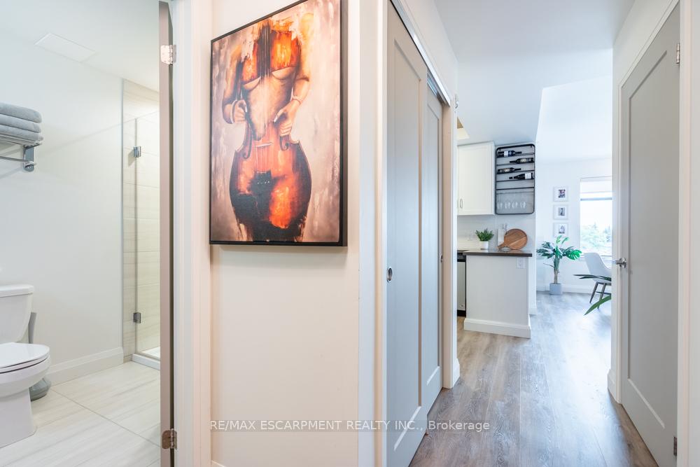 Photo 5 of Unit 305, 30 Hamilton Street, Hamilton, Waterdown — HOMEH