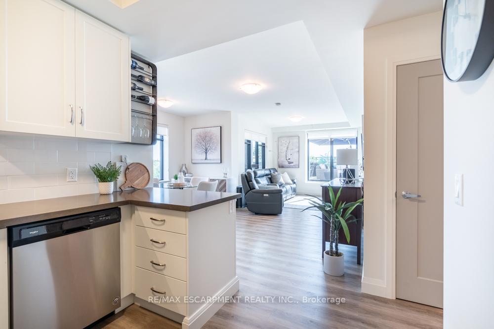 Photo 7 of Unit 305, 30 Hamilton Street, Hamilton, Waterdown — HOMEH