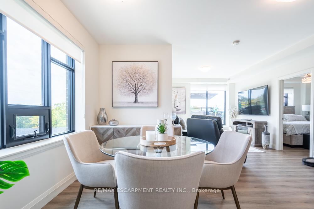 Photo 2 of Unit 305, 30 Hamilton Street, Hamilton, Waterdown — HOMEH