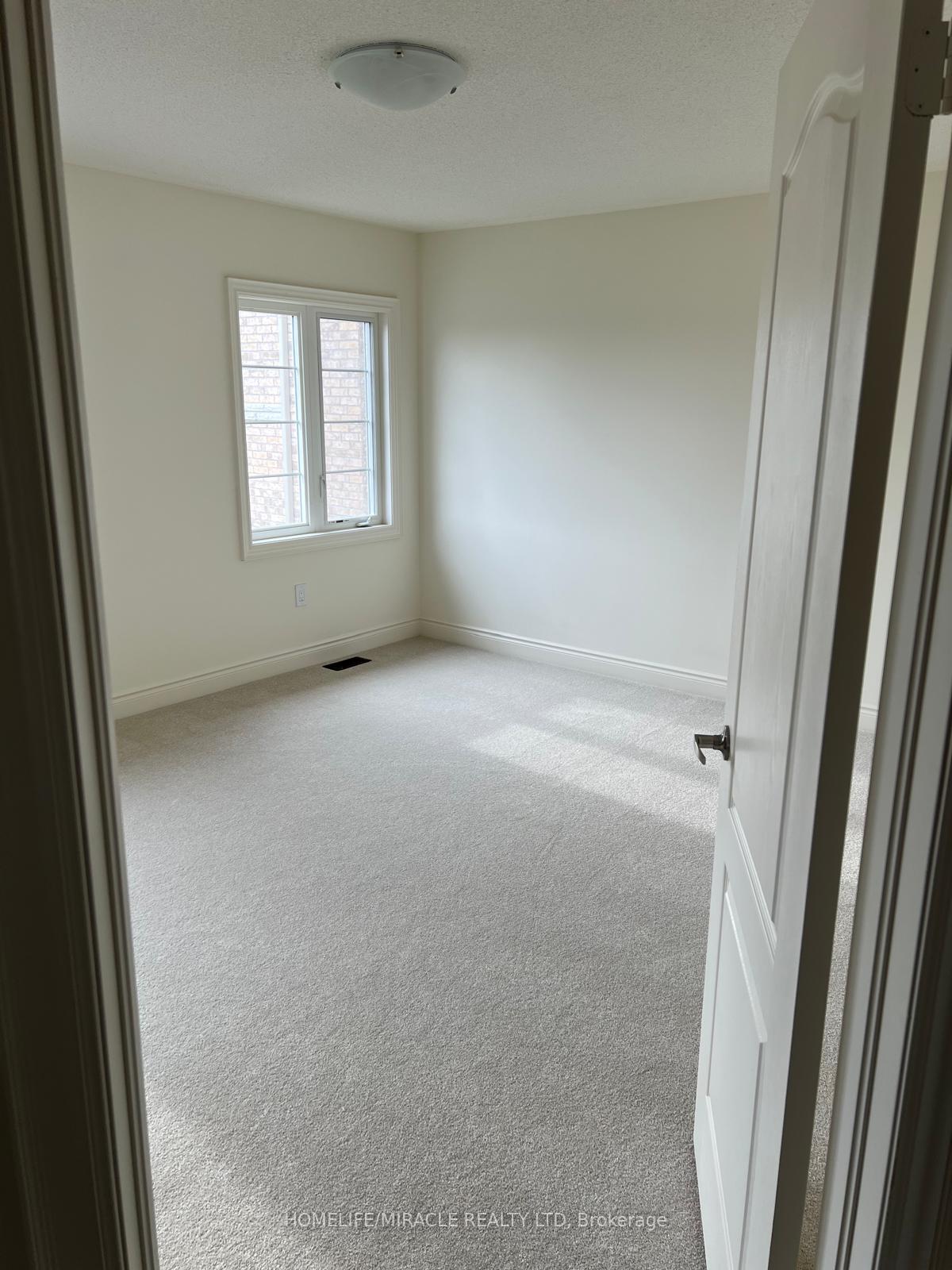 Photo 4 of 12 Bloomfield Crescent, Cambridge — HOMEH
