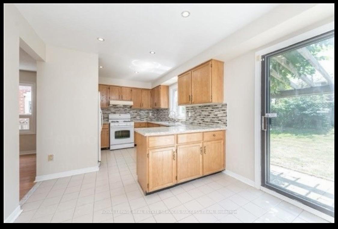 Photo 2 of 33 Hemlock Drive, Markham, Raymerville — HOMEH