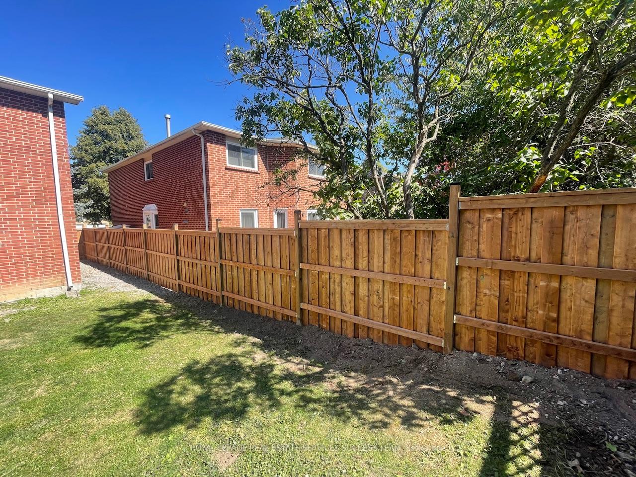 Photo 13 of 33 Hemlock Drive, Markham, Raymerville — HOMEH