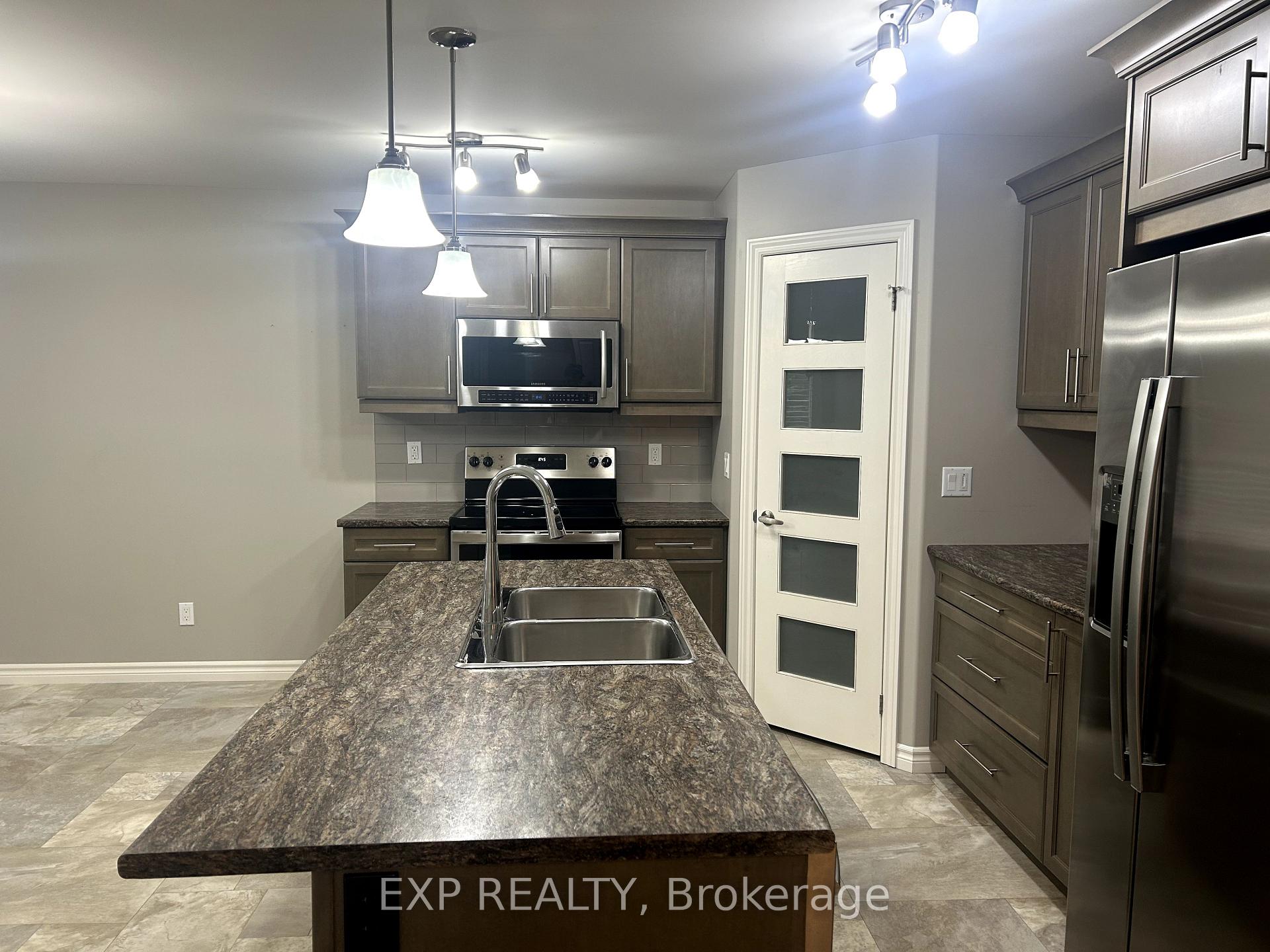Photo 9 of 23 Glenview Crescent, Belleville, Belleville Ward — HOMEH