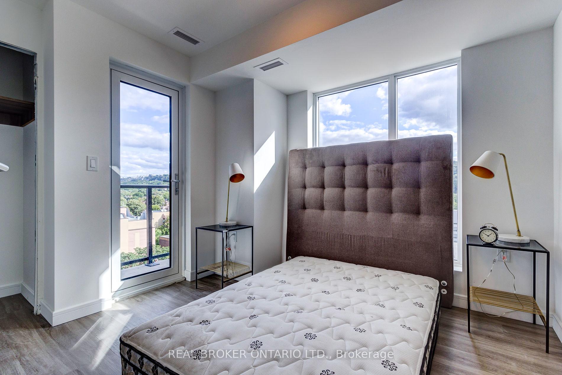 Photo 7 of Unit 1002, 49 Walnut Street S, Hamilton, Corktown — HOMEH