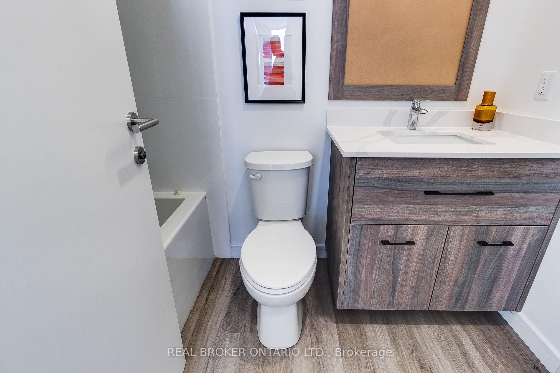 Photo 4 of Unit 1002, 49 Walnut Street S, Hamilton, Corktown — HOMEH