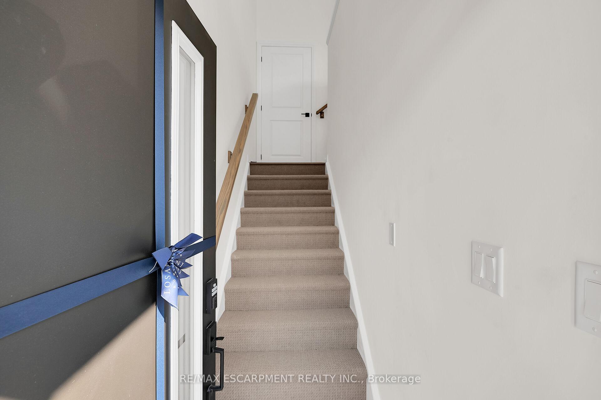 Photo 3 of Unit 201, 4040 Mountain Street, Lincoln, Beamsville — HOMEH