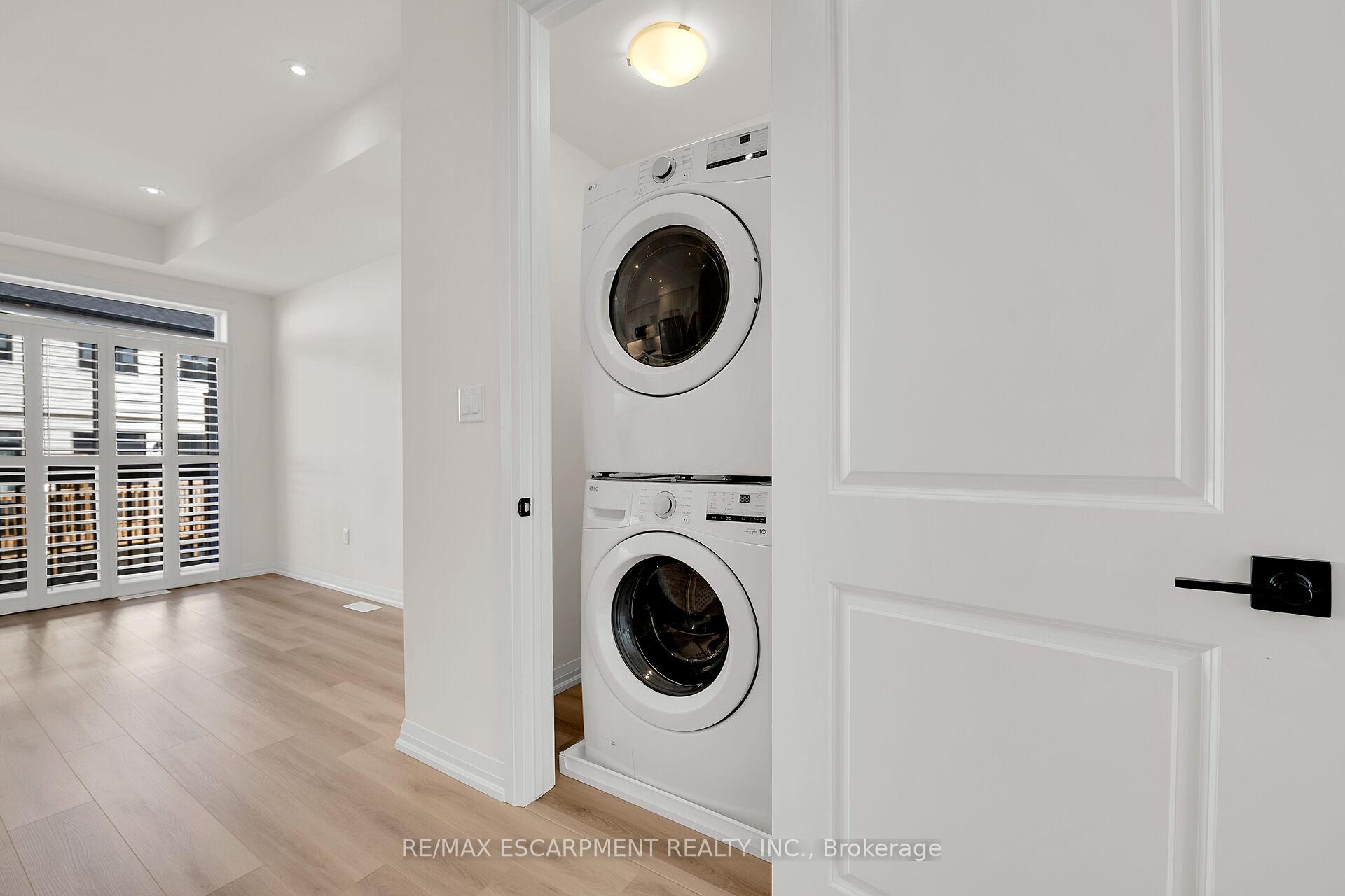 Photo 2 of Unit 201, 4040 Mountain Street, Lincoln, Beamsville — HOMEH