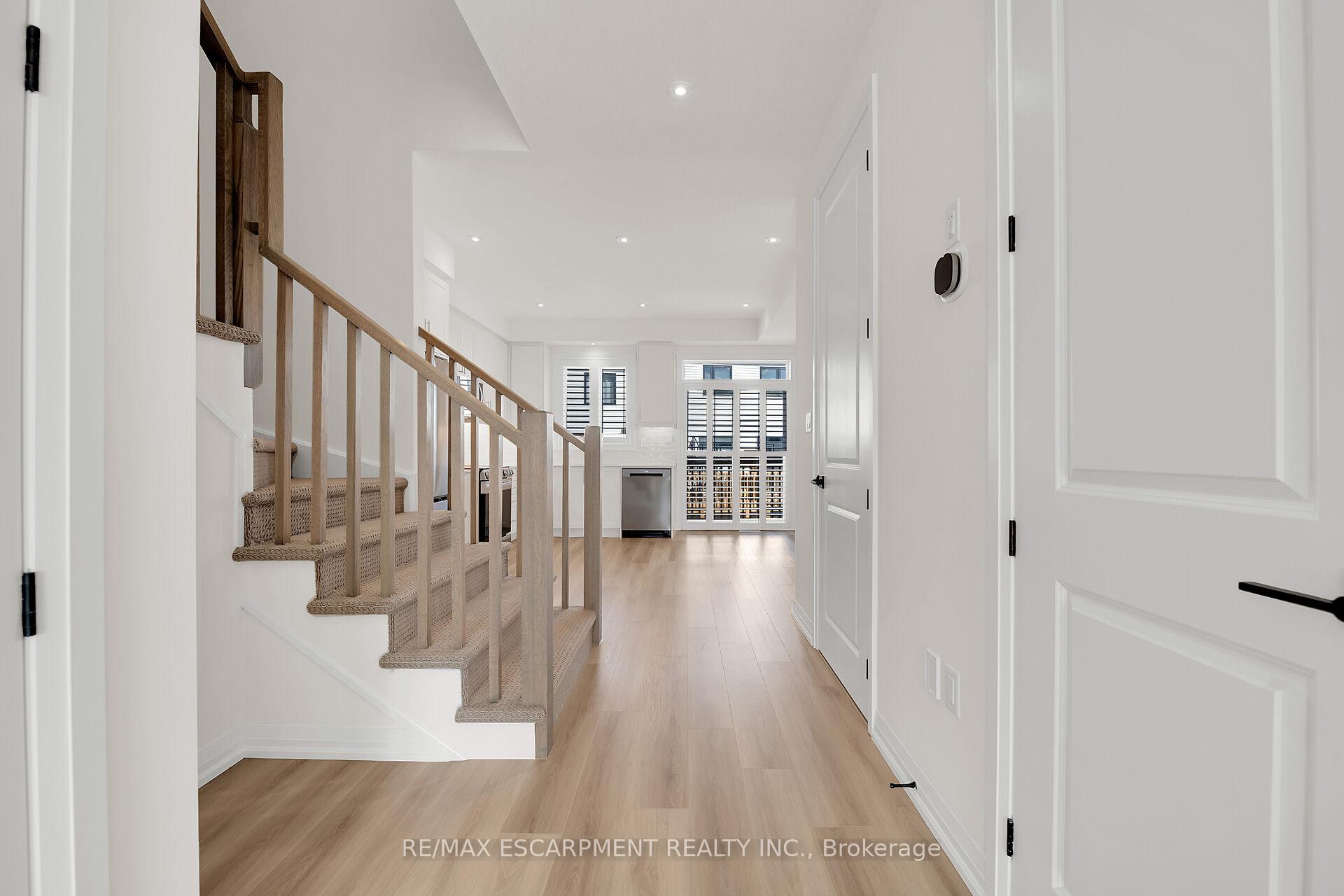 Photo 5 of Unit 201, 4040 Mountain Street, Lincoln, Beamsville — HOMEH