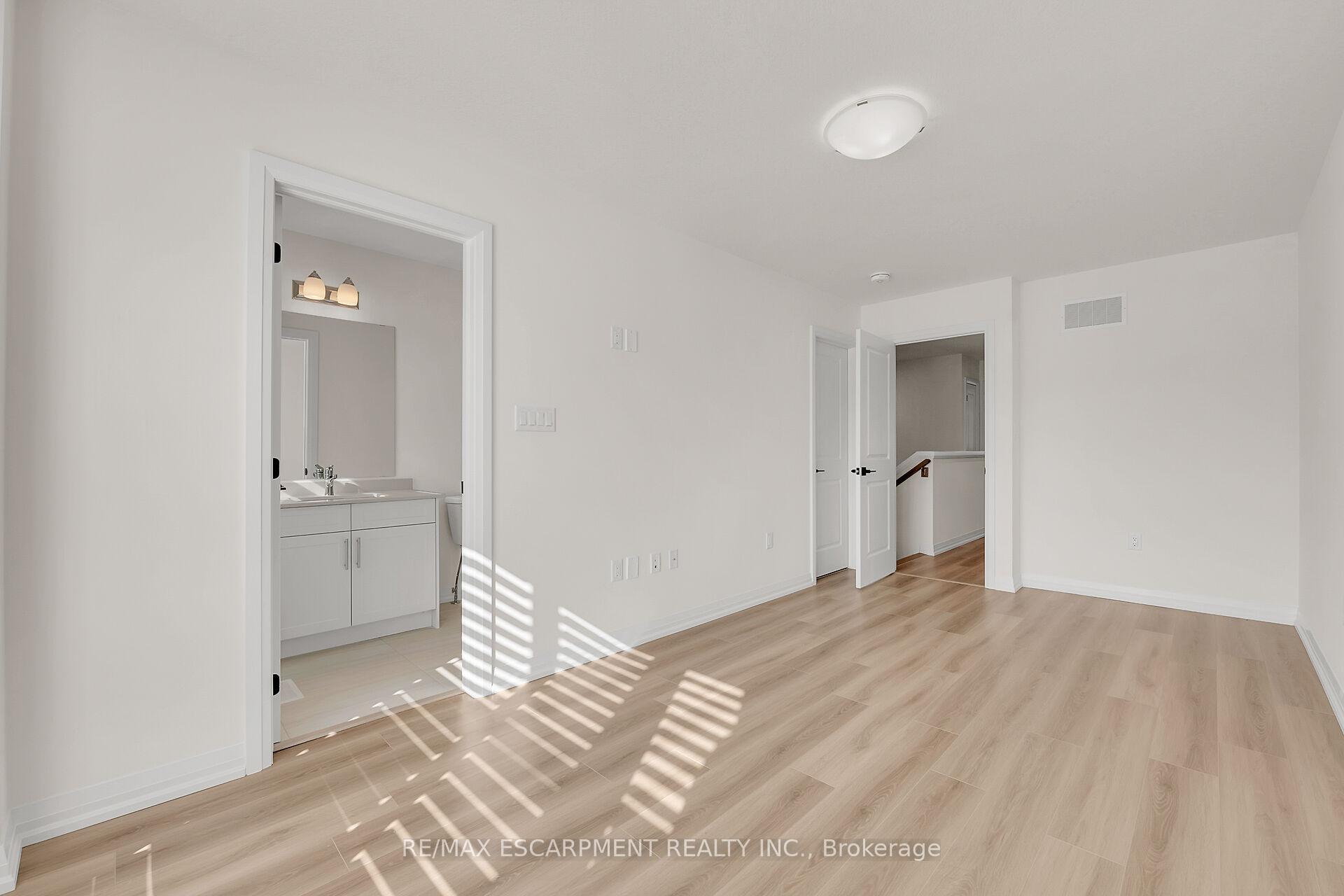 Photo 11 of Unit 201, 4040 Mountain Street, Lincoln, Beamsville — HOMEH