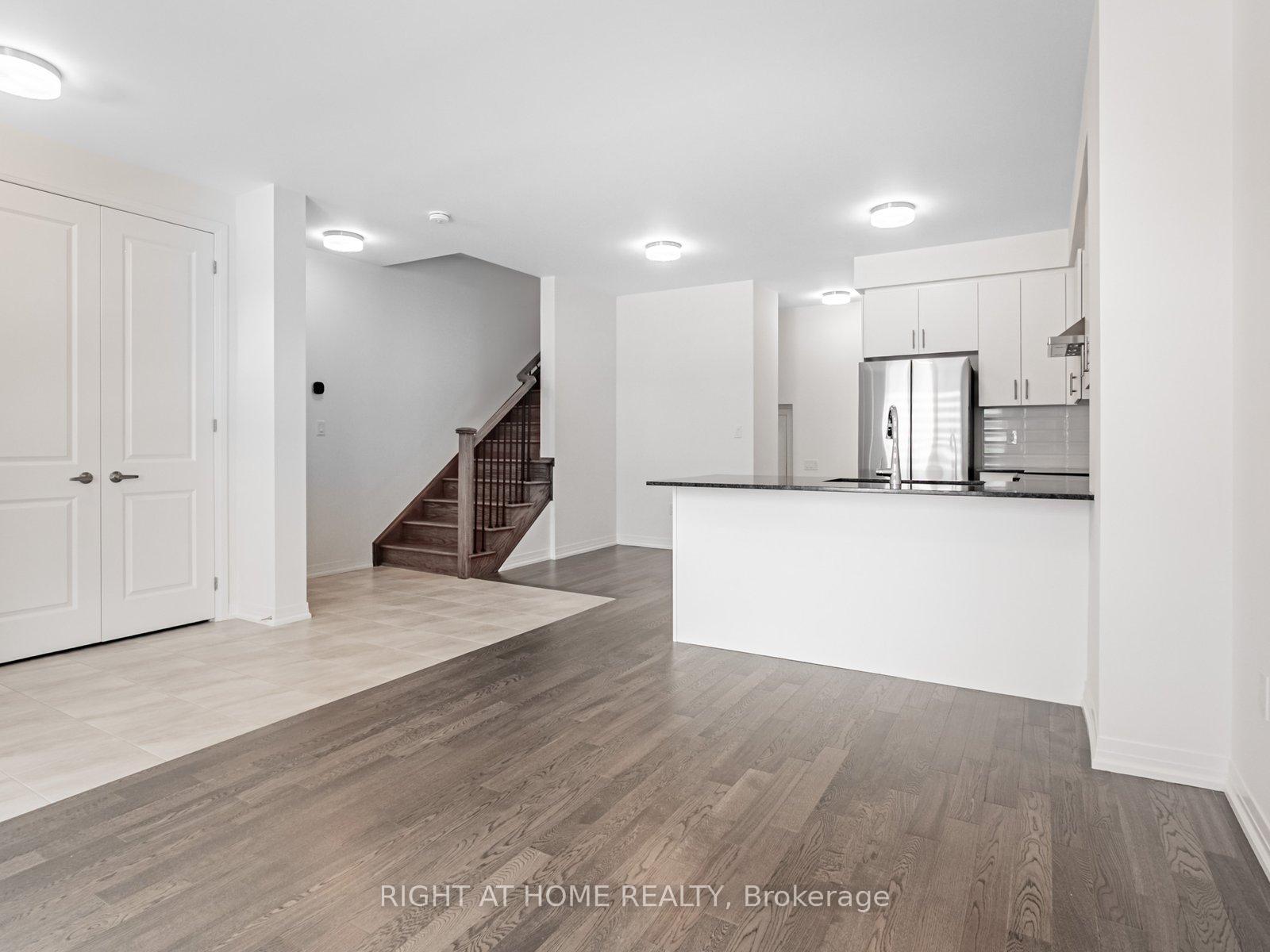 Photo 6 of 39 Moosehead Drive, Brampton, Northwest Brampton — HOMEH
