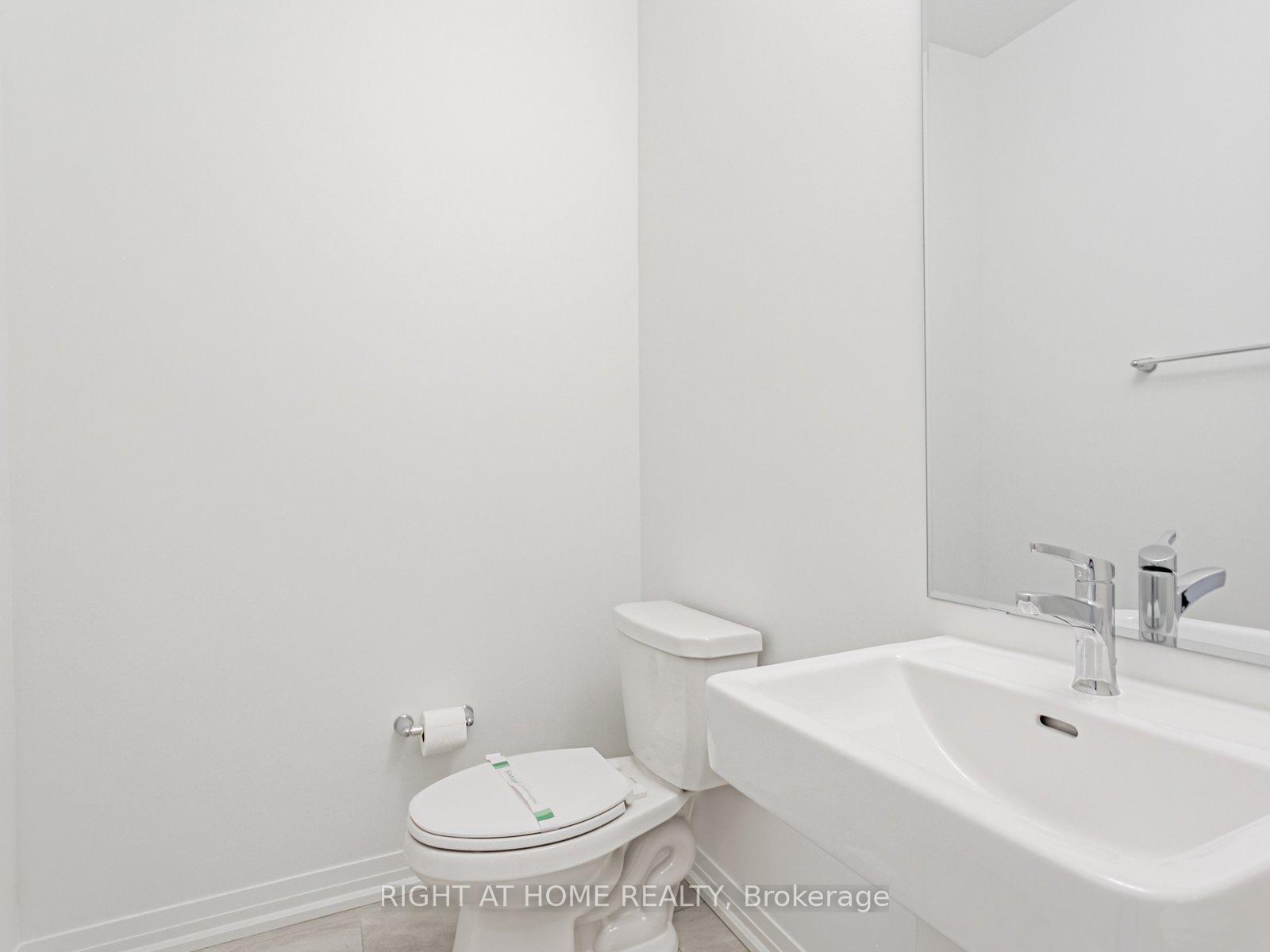 Photo 4 of 39 Moosehead Drive, Brampton, Northwest Brampton — HOMEH