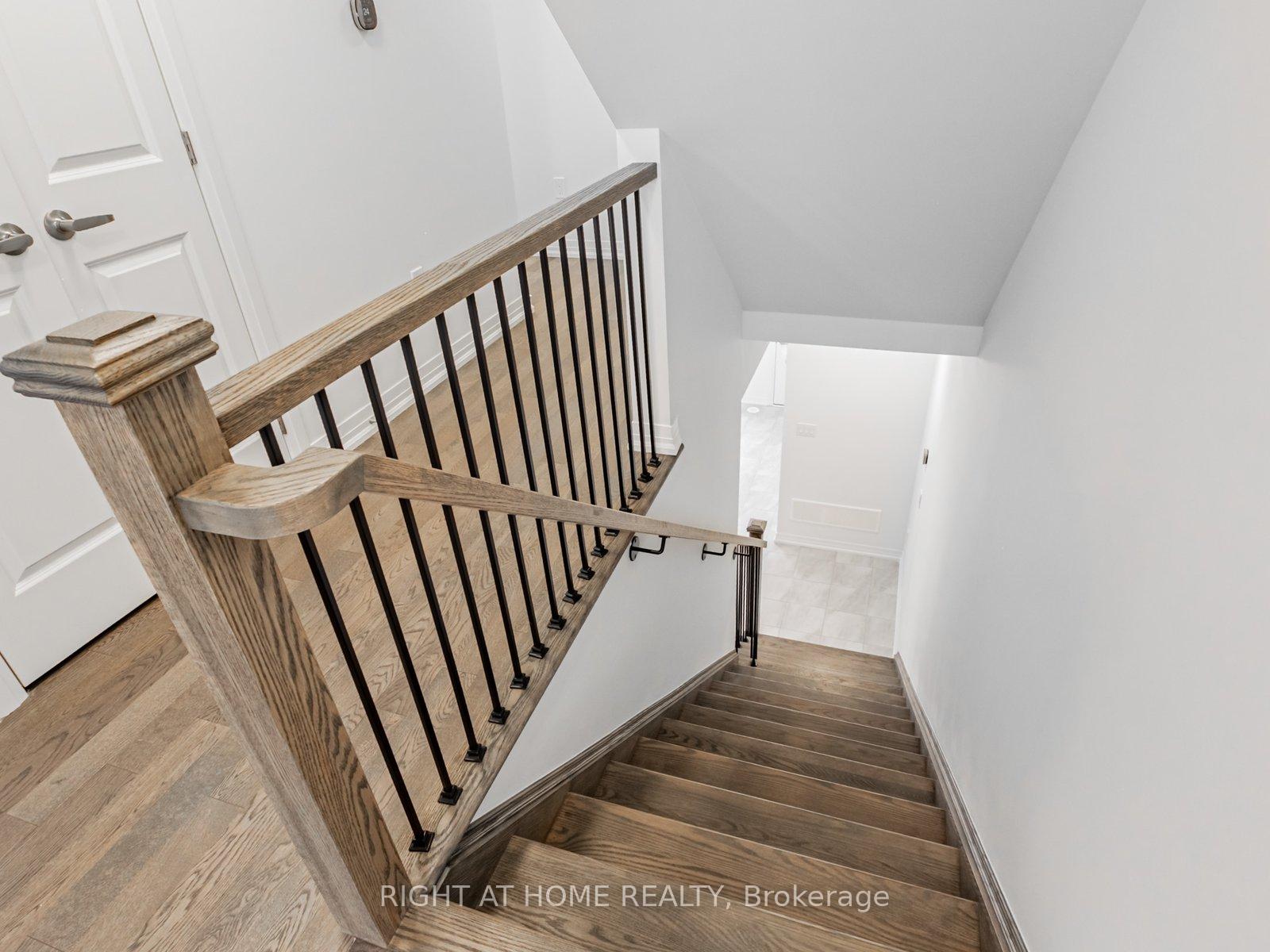 Photo 7 of 39 Moosehead Drive, Brampton, Northwest Brampton — HOMEH