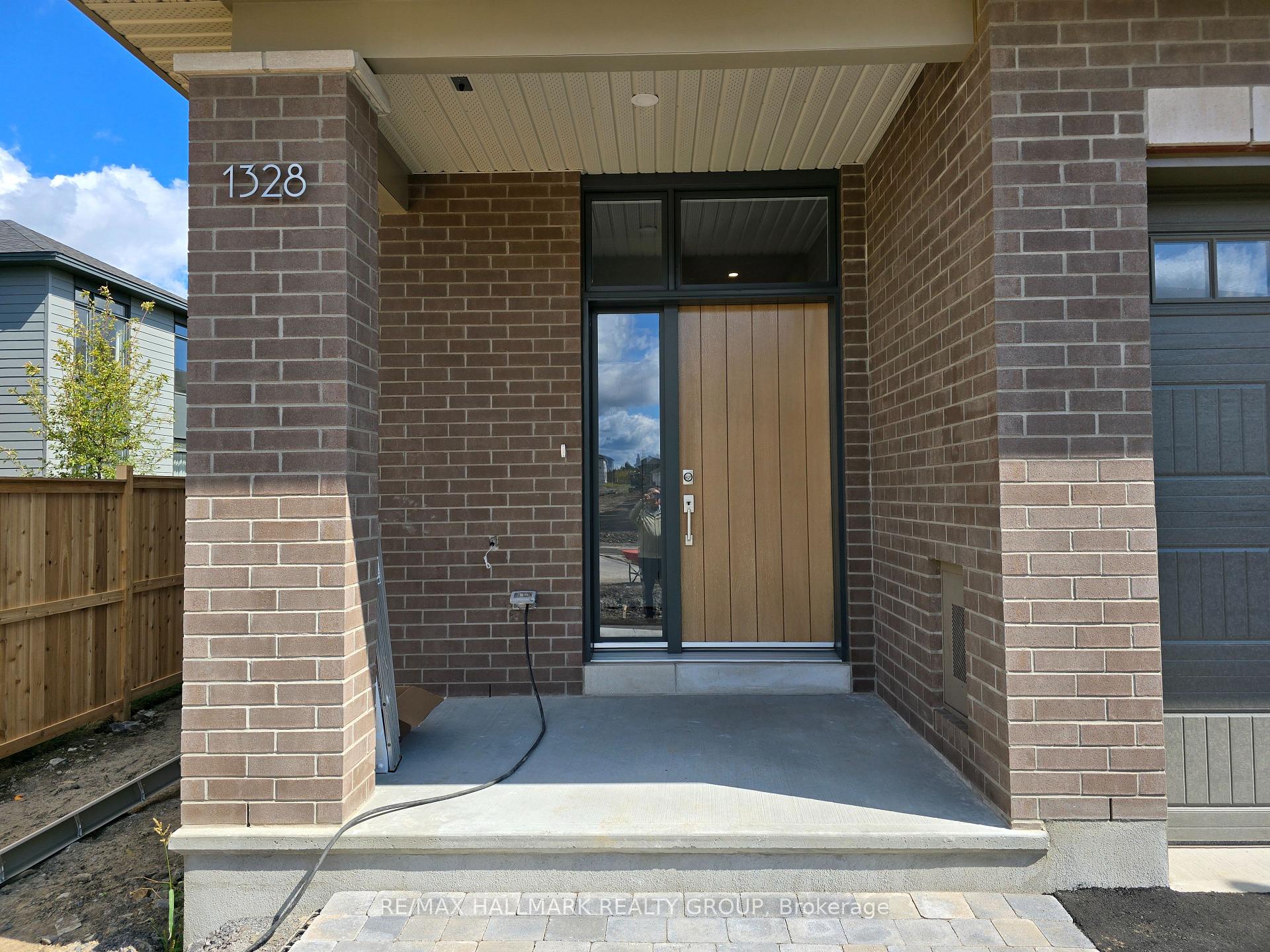 Photo 2 of 1328 Whitlow Grass Way, Ottawa, Kanata - Rural Kanata (Central) — HOMEH